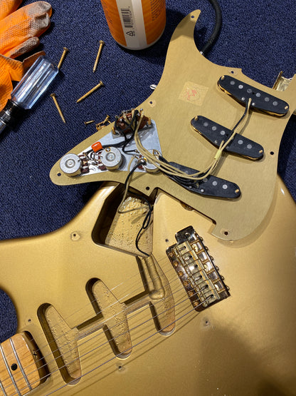 Fender HLE Stratocaster HLE Gold 1989 Electric Guitars