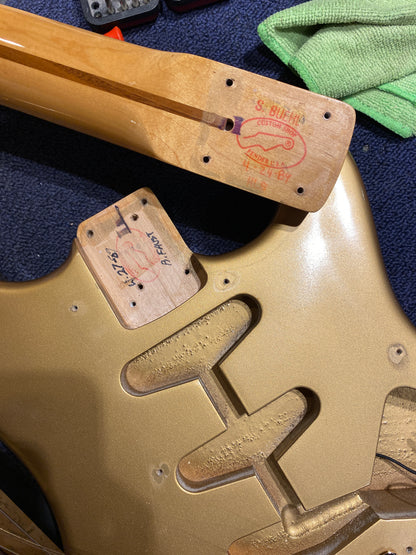 Fender HLE Stratocaster HLE Gold 1989 Electric Guitars