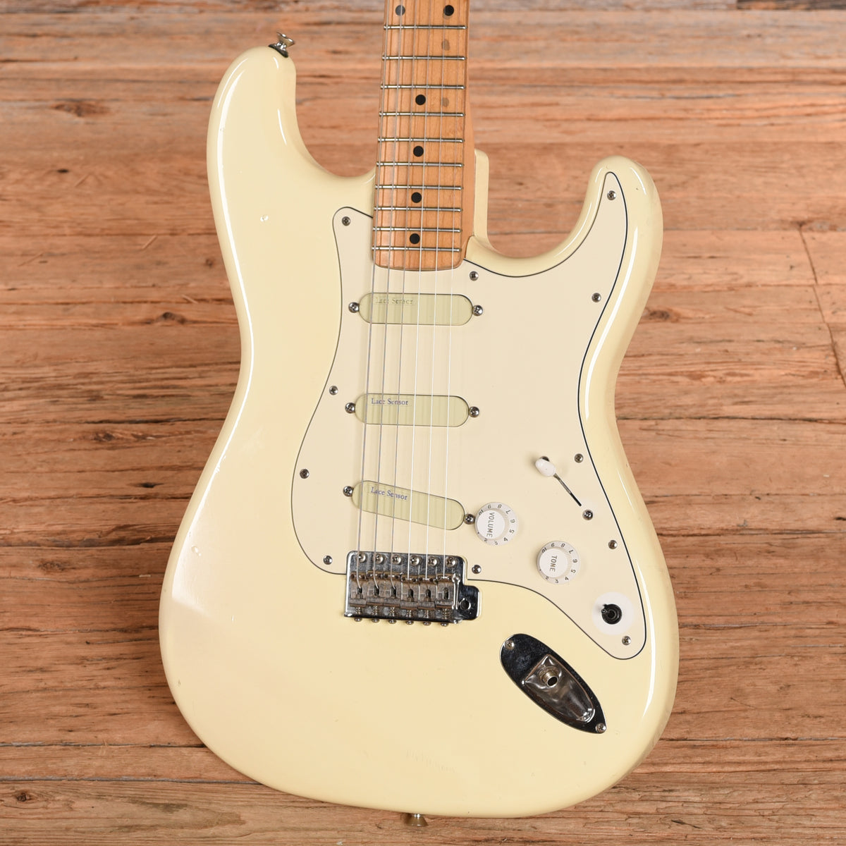 Fender MIJ Standard Stratocaster White 1987 Electric Guitars