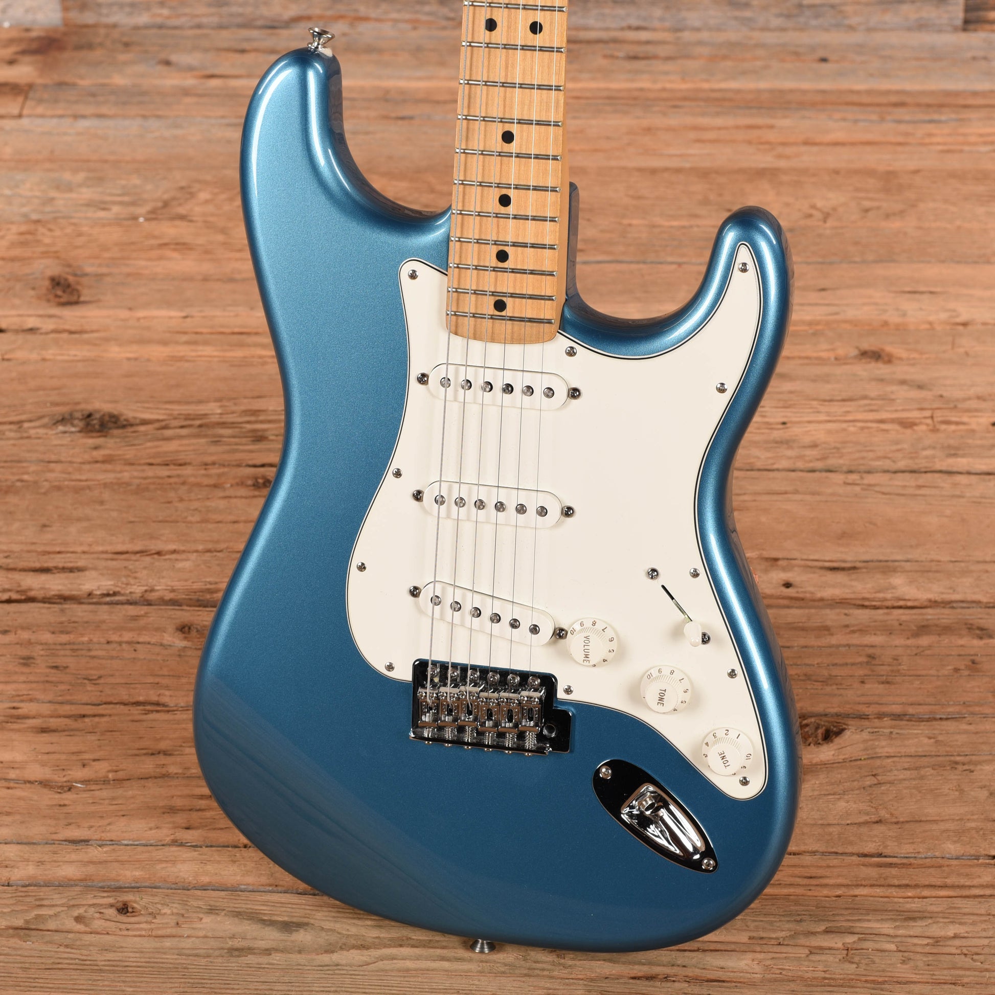 Fender Standard Stratocaster Ocean Turquoise 2009 Electric Guitars