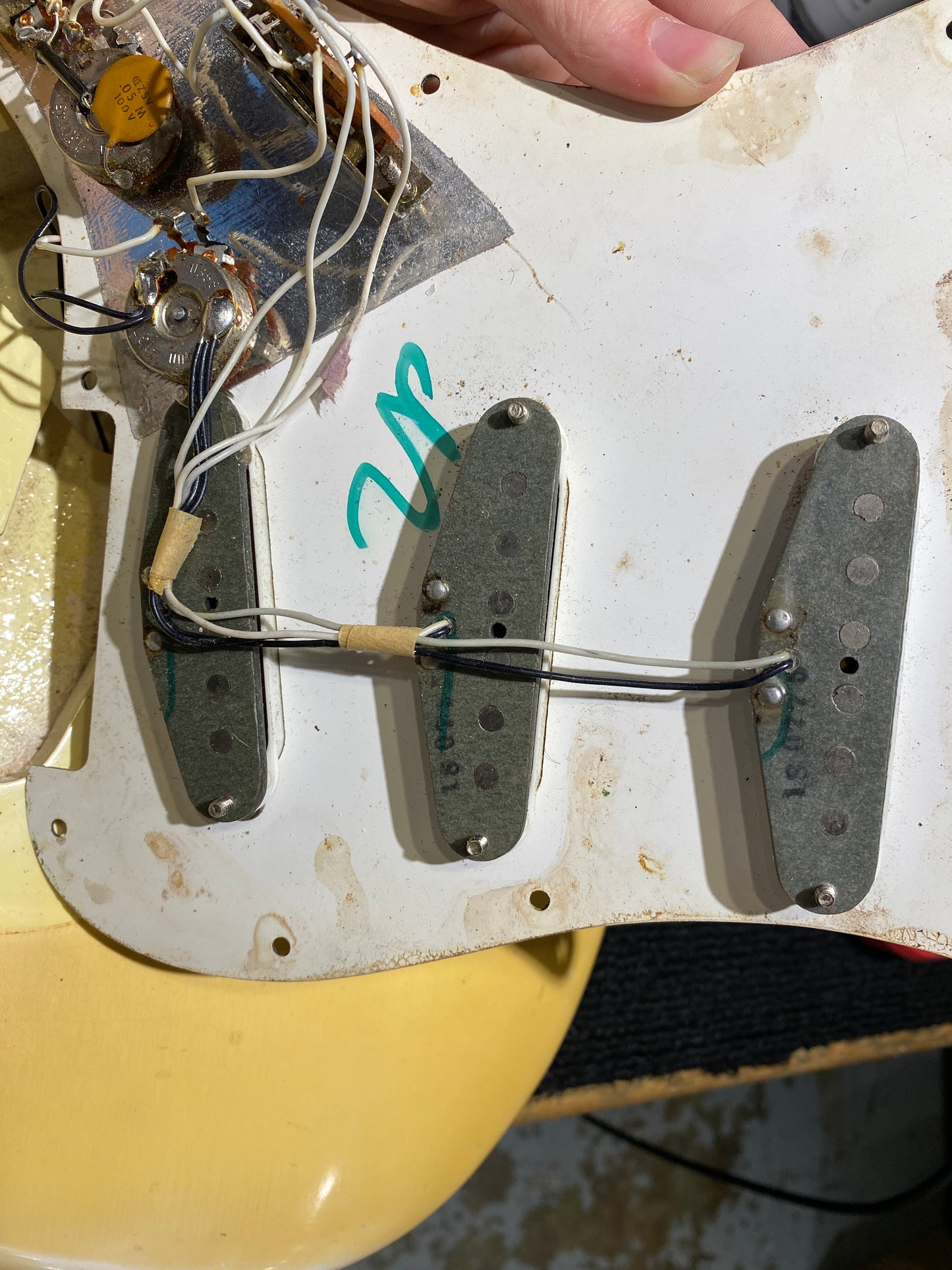 Fender Stratocaster Olympic White 1975 Electric Guitars