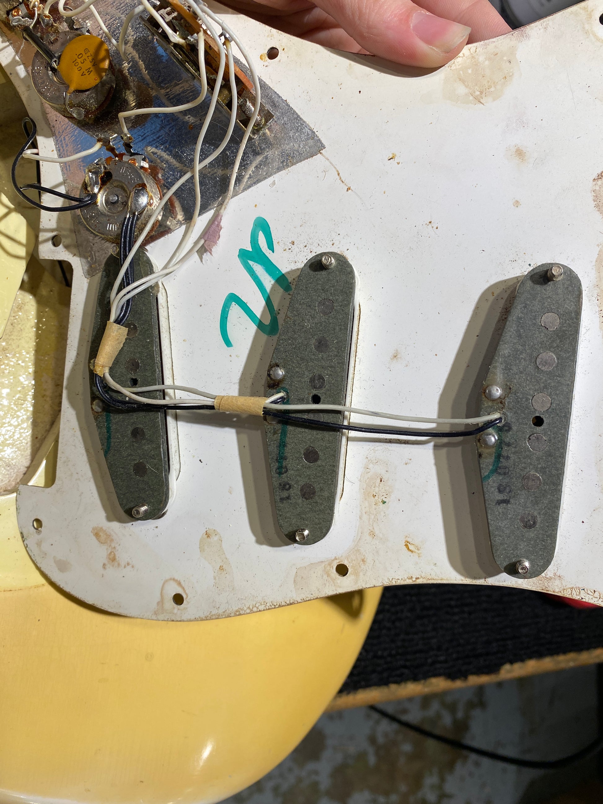 Fender Stratocaster Olympic White 1975 Electric Guitars
