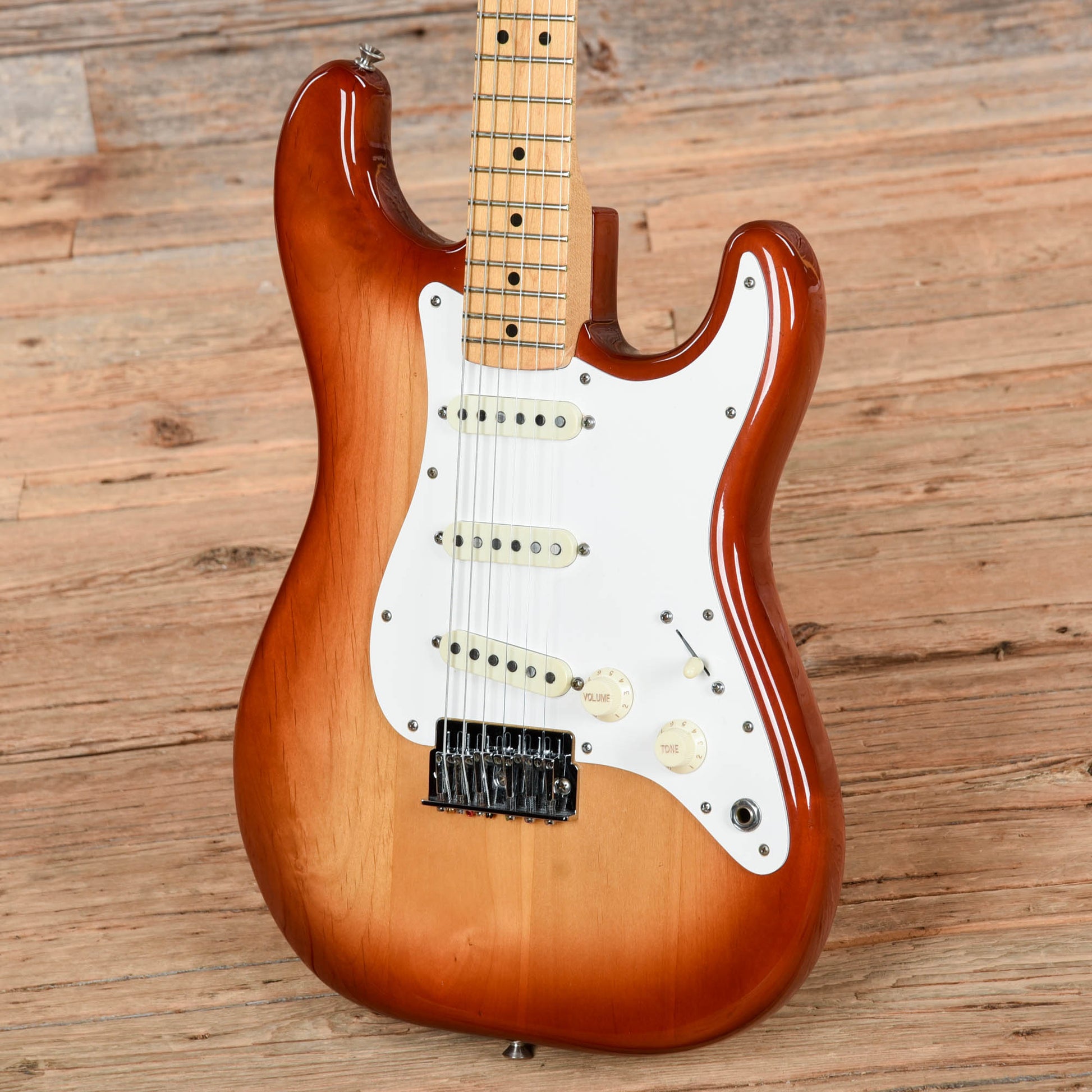 Fender 2-Knob Stratocaster Sienna Sunburst 1983 Electric Guitars / Solid Body