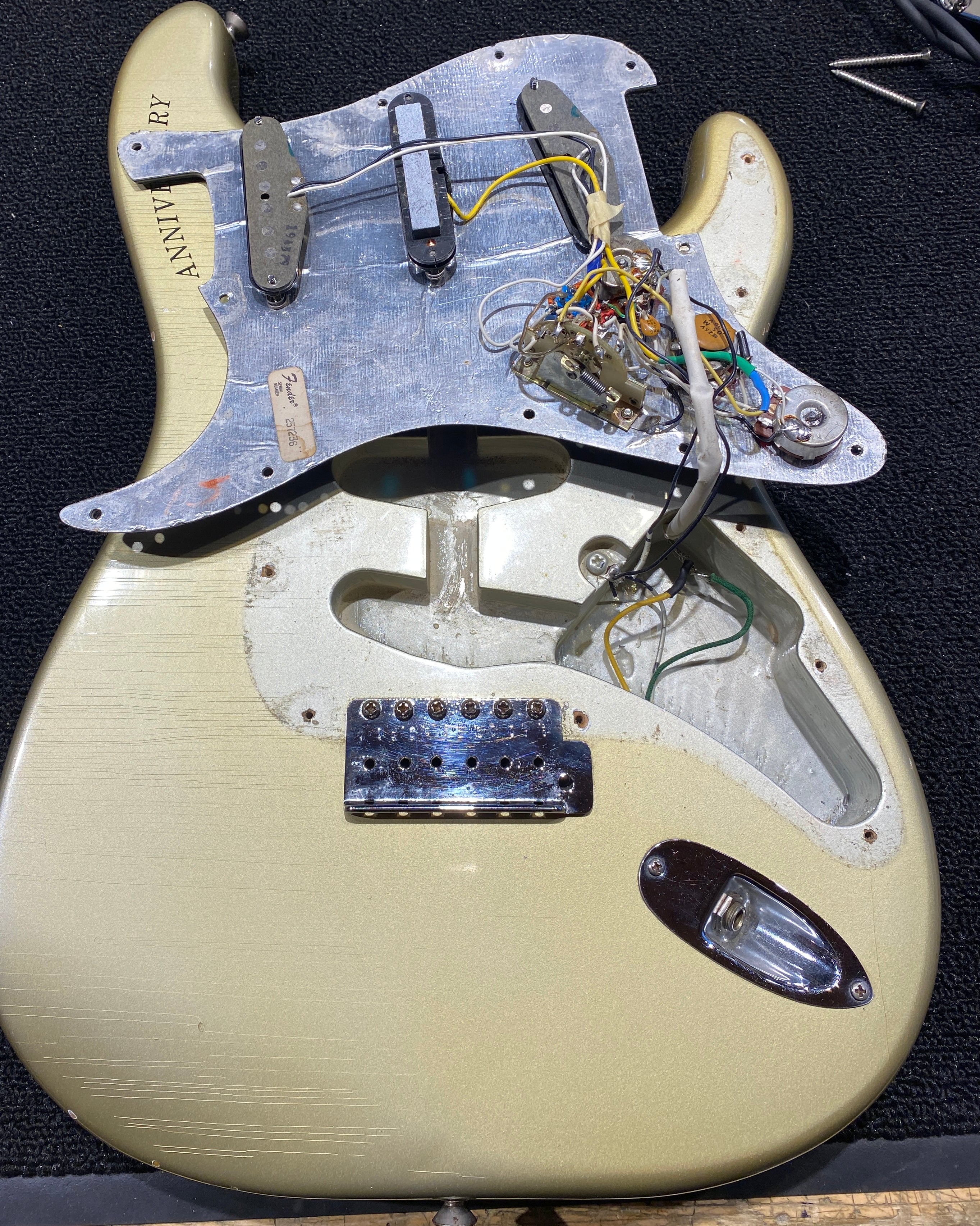 Fender 25th Anniversary Stratocaster Silver Metallic 1980 Electric Guitars / Solid Body