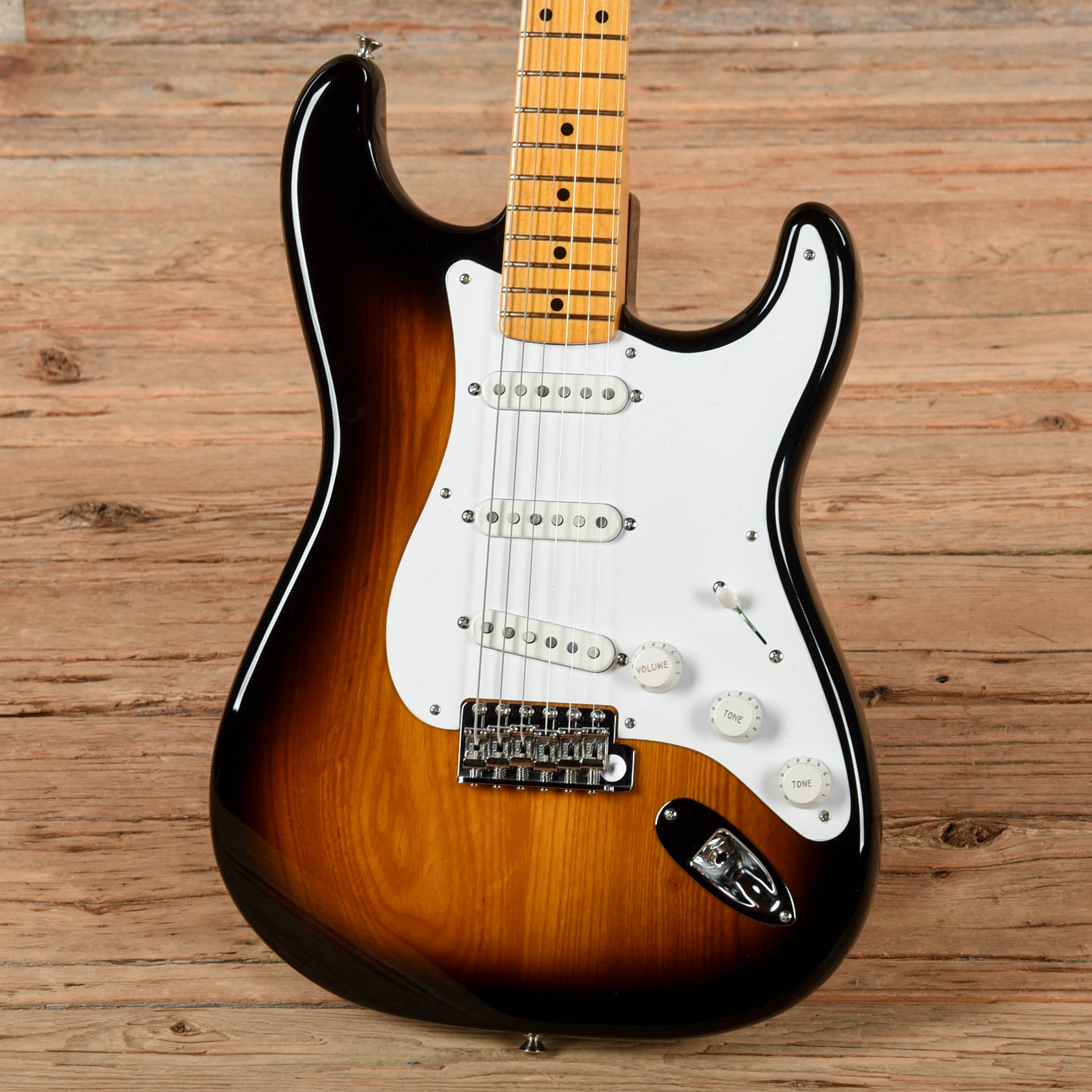 Fender 70th Anniversary American Vintage II '54 Stratocaster Sunburst 2024 Electric Guitars / Solid Body