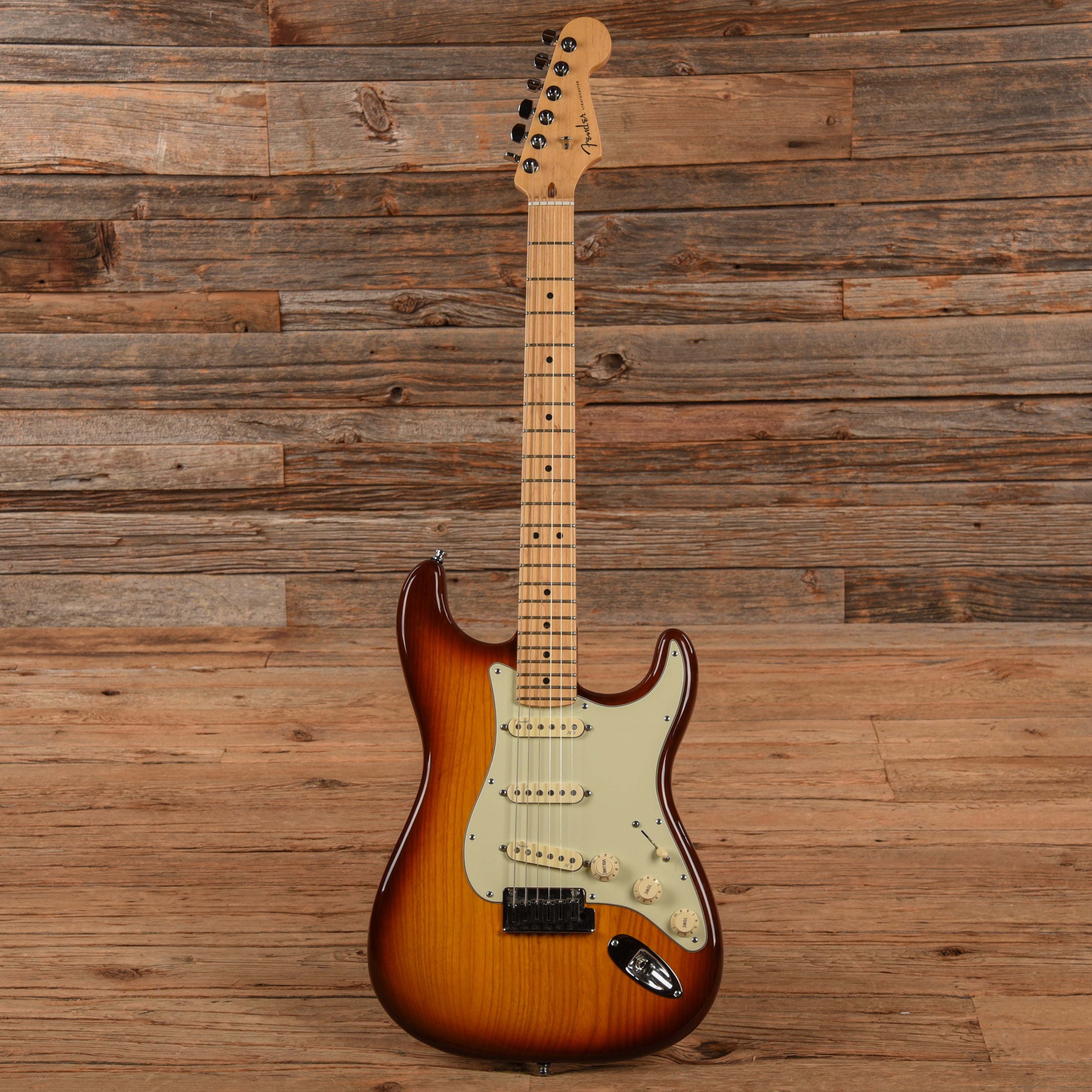 Fender American Deluxe Ash Stratocaster Sunburst 2014 Electric Guitars / Solid Body