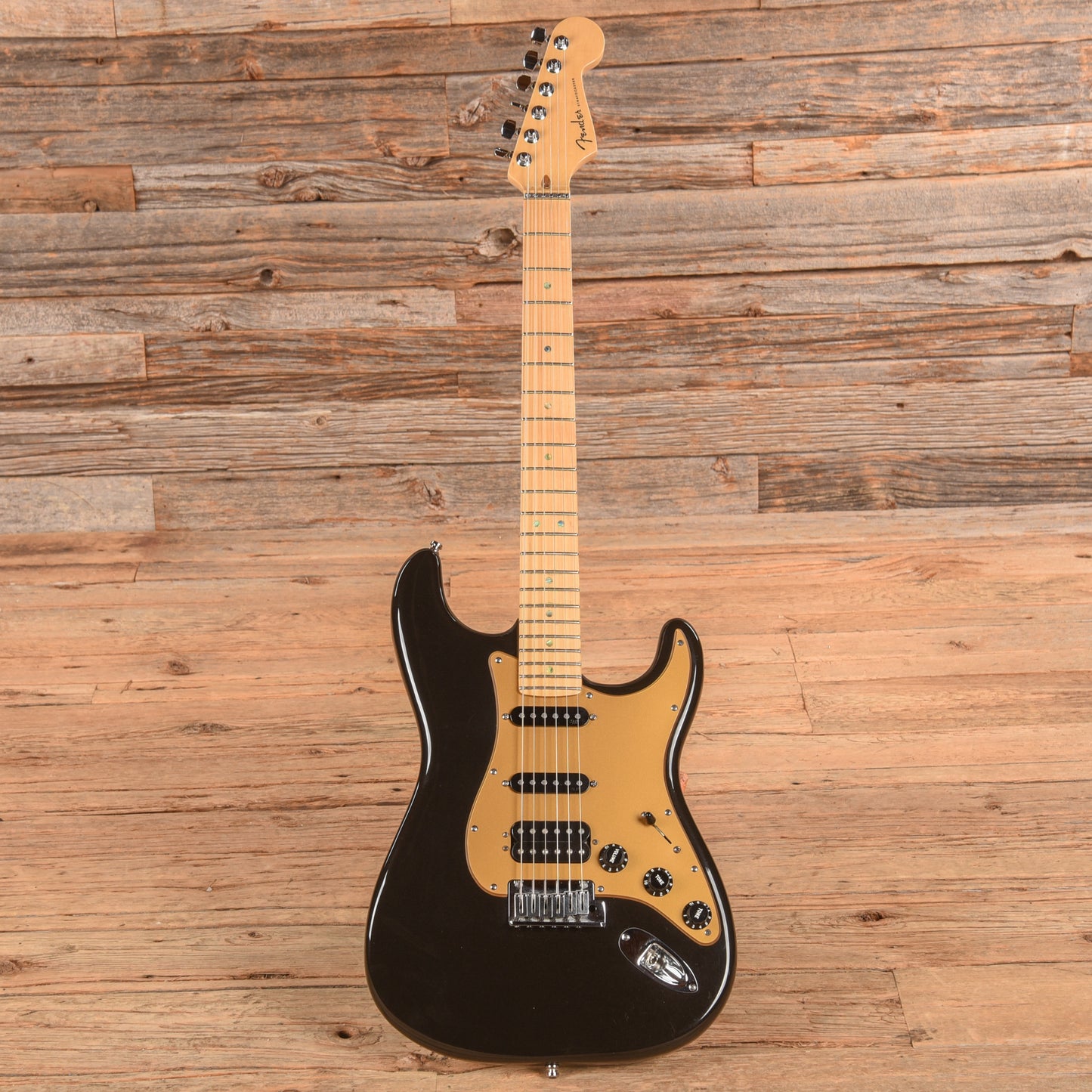 Fender American Deluxe Stratocaster Black 2005 Electric Guitars / Solid Body