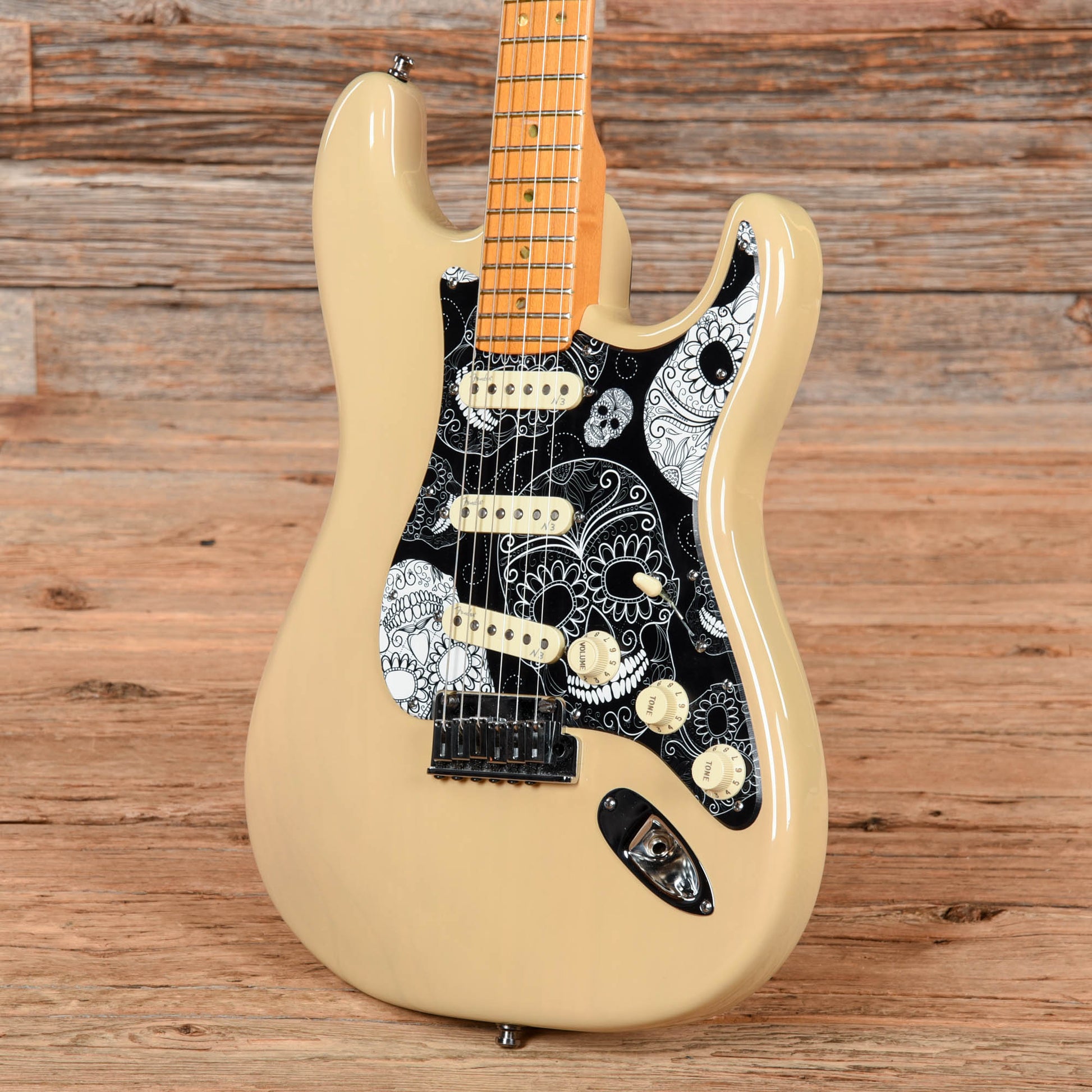 Fender American Deluxe Stratocaster Blonde 2008 Electric Guitars / Solid Body