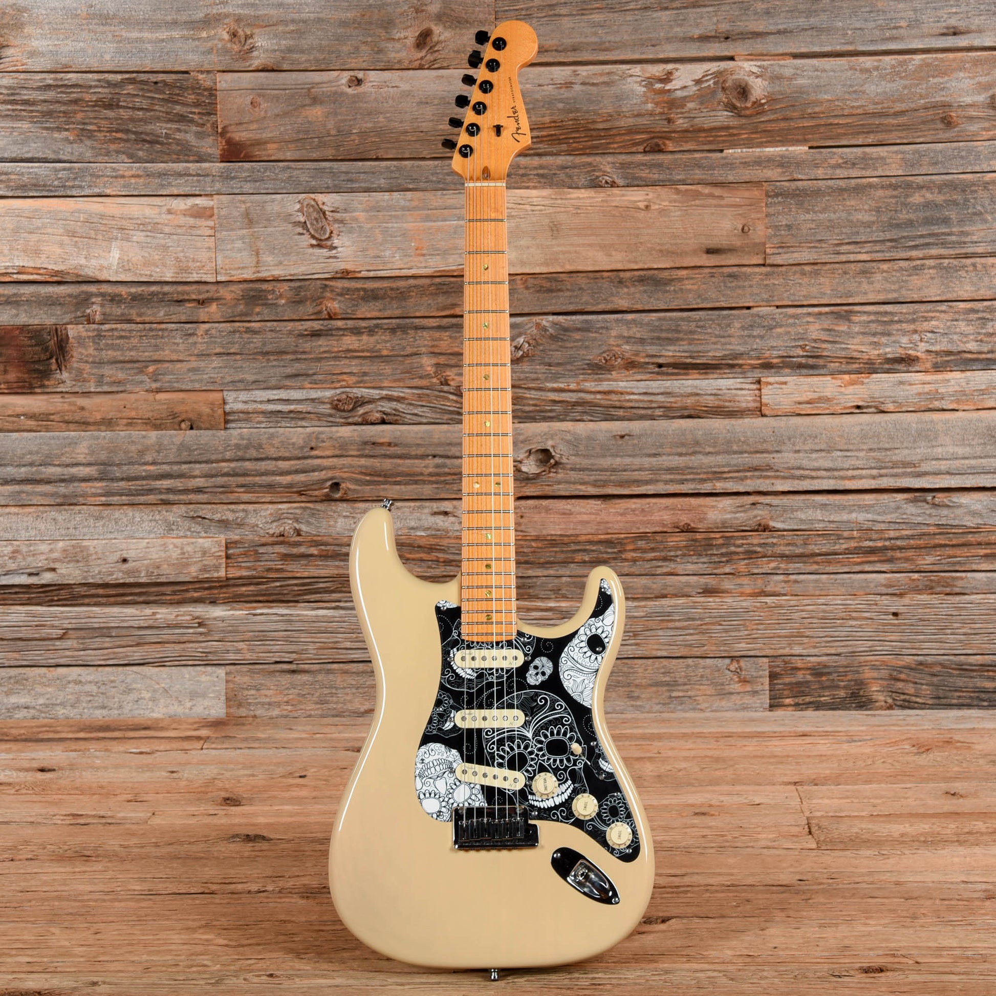 Fender American Deluxe Stratocaster Blonde 2008 Electric Guitars / Solid Body