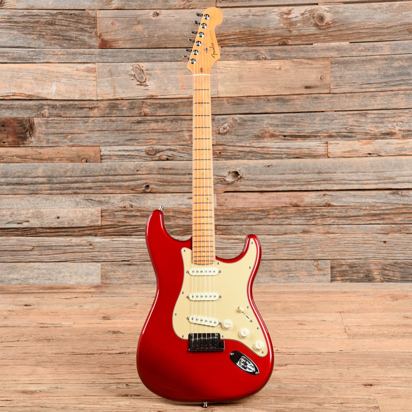Fender American Deluxe Stratocaster Candy Apple Red 2004 Electric Guitars / Solid Body