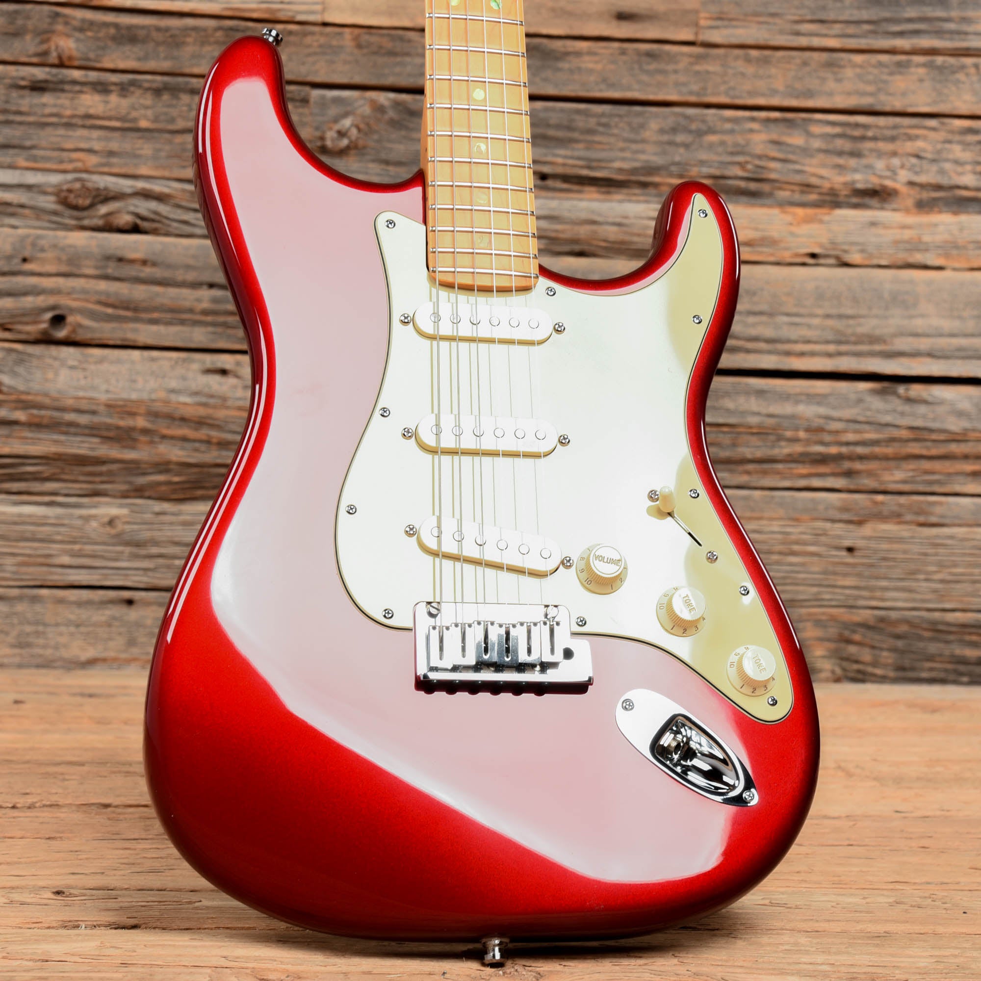 Fender American Deluxe Stratocaster Candy Apple Red 2004 Electric Guitars / Solid Body