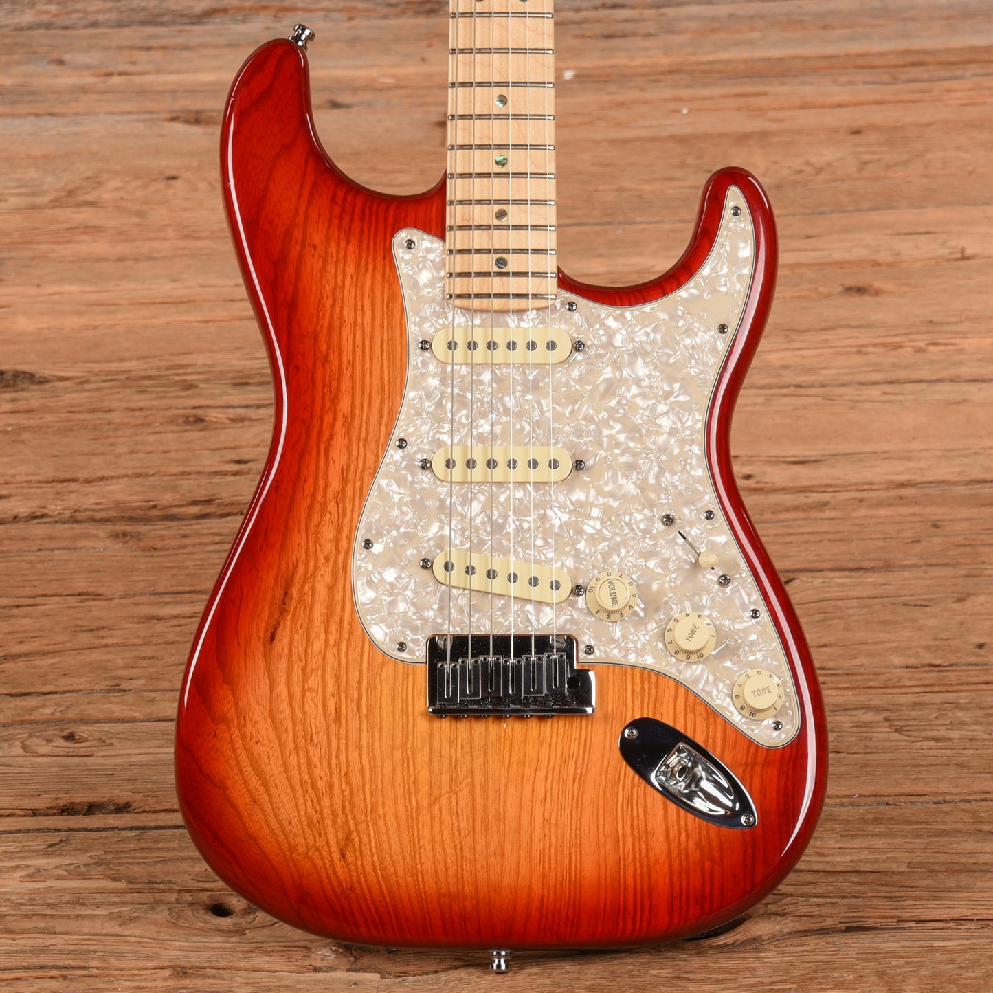 Fender American Deluxe Stratocaster Cherry Sunburst 2008 Electric Guitars / Solid Body