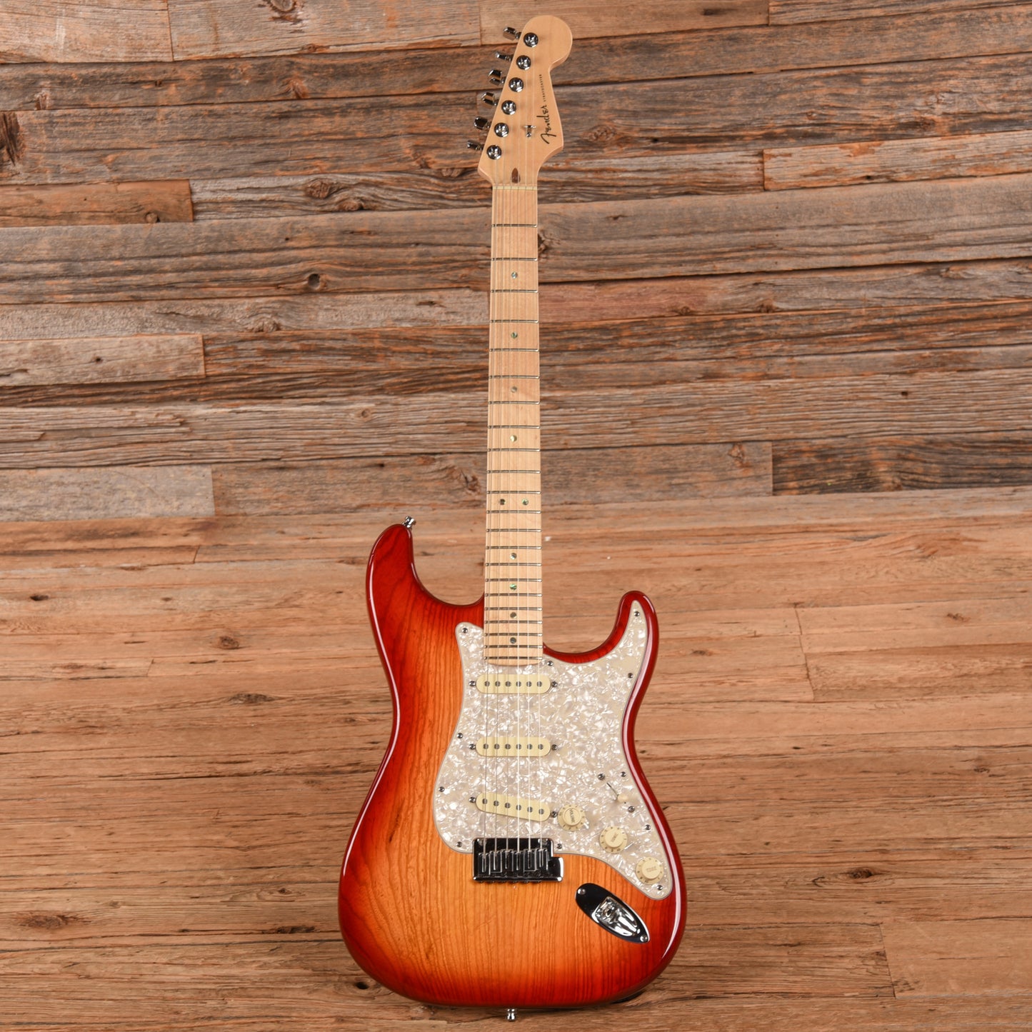Fender American Deluxe Stratocaster Cherry Sunburst 2008 Electric Guitars / Solid Body