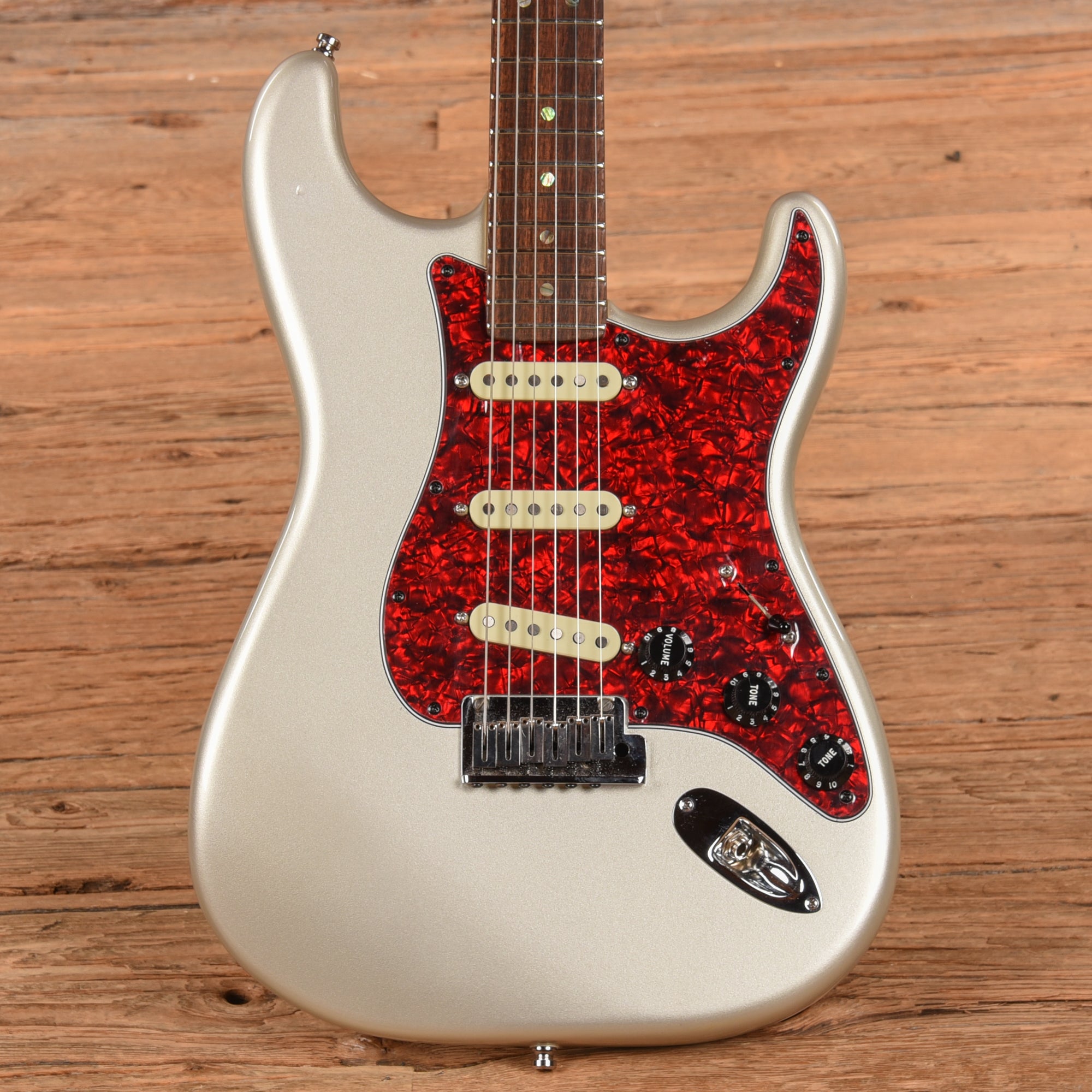 Fender american deluxe Stratocaster　難あり Fender American Deluxe Stratocaster Chrome Silver 2004 – Chicago