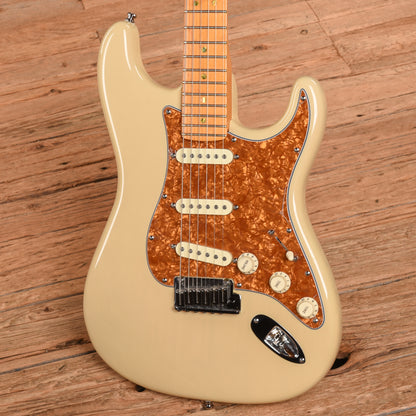 Fender American Deluxe Stratocaster Honey Blonde 2005 Electric Guitars / Solid Body