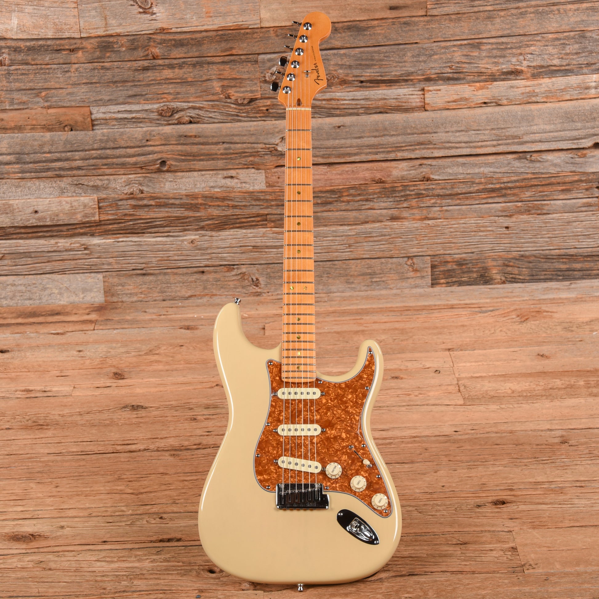 Fender American Deluxe Stratocaster Honey Blonde 2005 Electric Guitars / Solid Body
