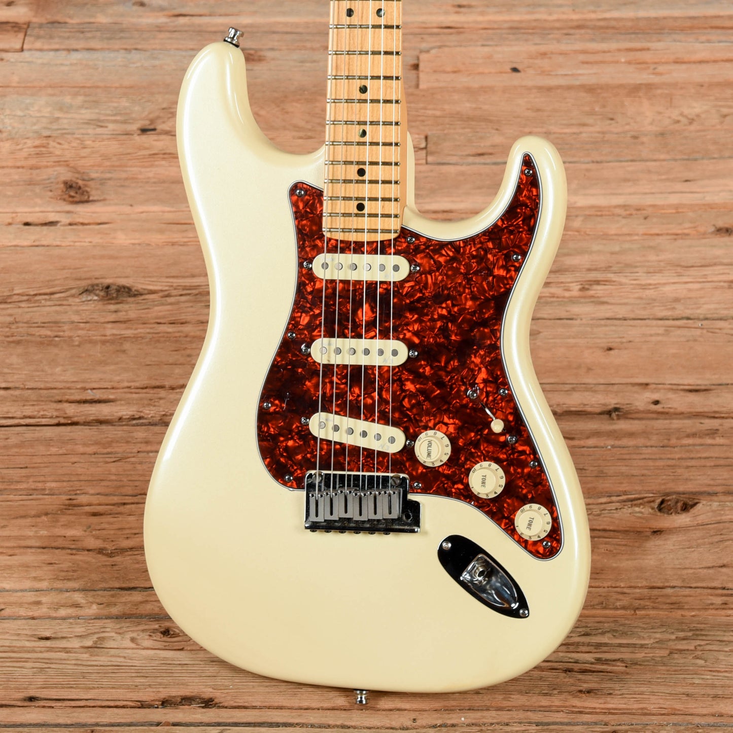 Fender American Deluxe Stratocaster Neck with Unknown Fender Body Blizzard Pearl Electric Guitars / Solid Body