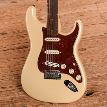 Fender American Deluxe Stratocaster Olympic Pearl 2006 Electric Guitars / Solid Body