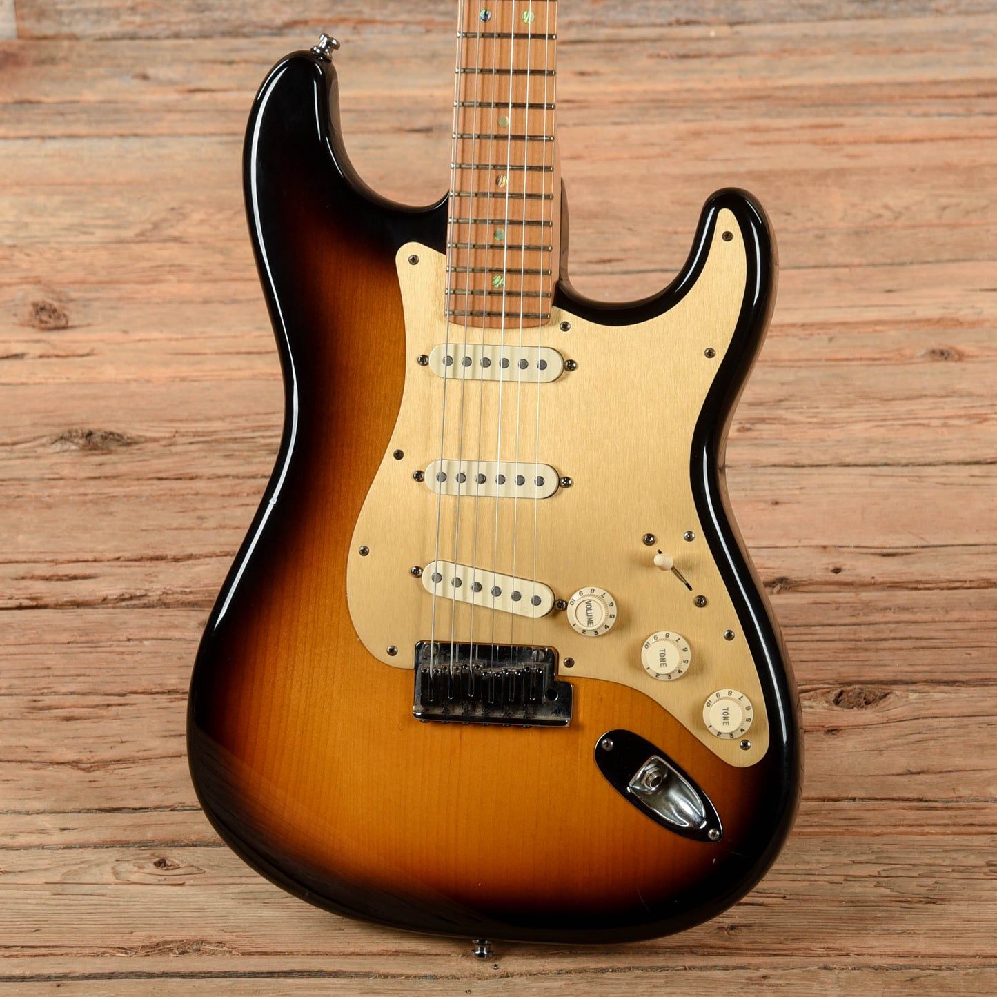 Fender American Deluxe Stratocaster Sunburst 2005 Electric Guitars / Solid Body
