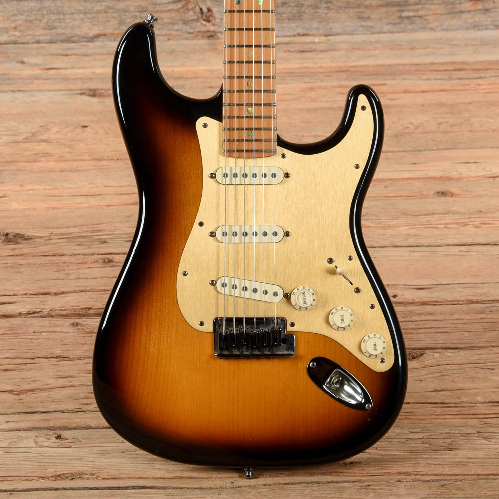 Fender American Deluxe Stratocaster Sunburst 2005 Electric Guitars / Solid Body