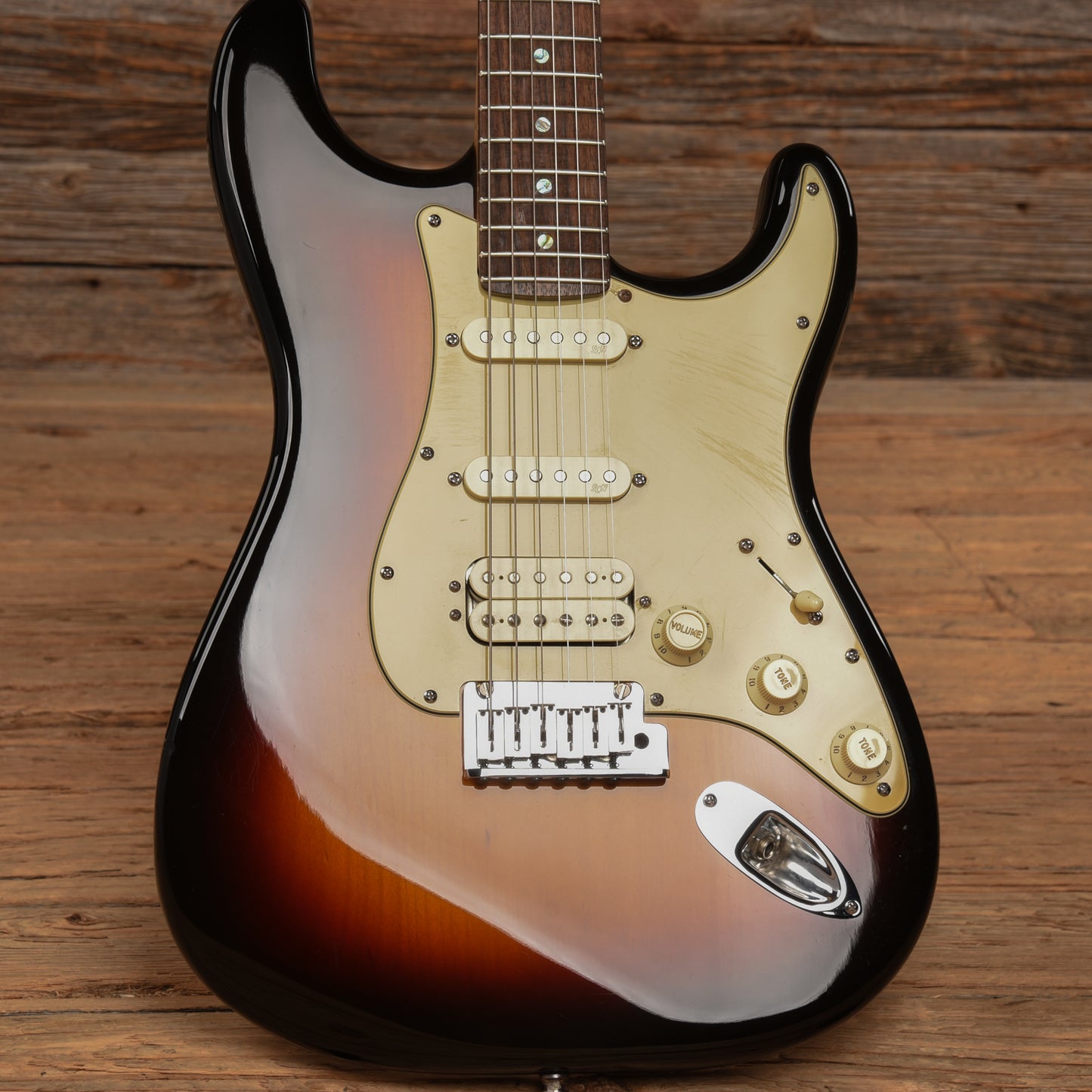 Fender American Deluxe Stratocaster Sunburst 2006 Electric Guitars / Solid Body