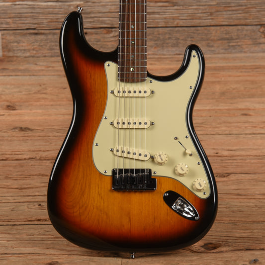 Fender American Deluxe Stratocaster Sunburst 2006 Electric Guitars / Solid Body