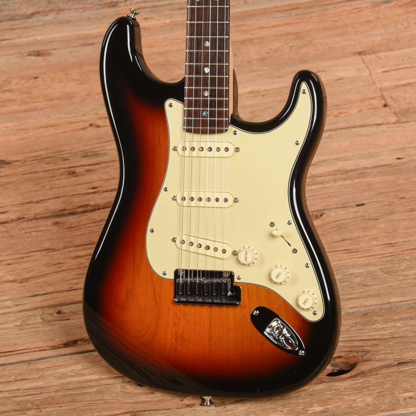 Fender American Deluxe Stratocaster Sunburst 2006 Electric Guitars / Solid Body