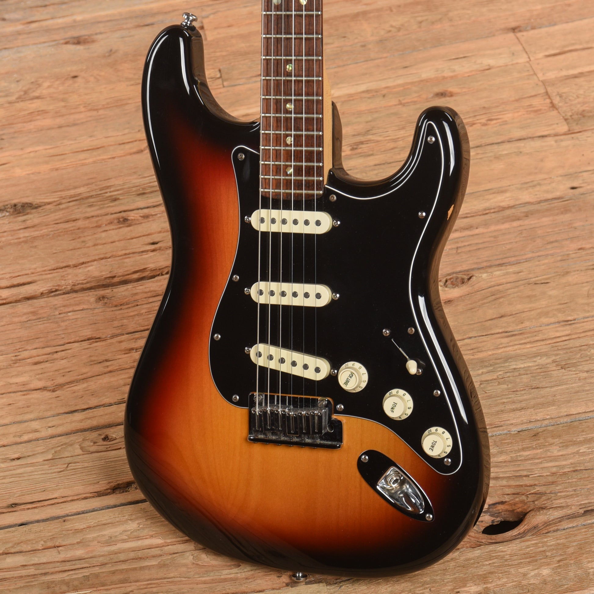 Fender American Deluxe Stratocaster Sunburst 2006 Electric Guitars / Solid Body