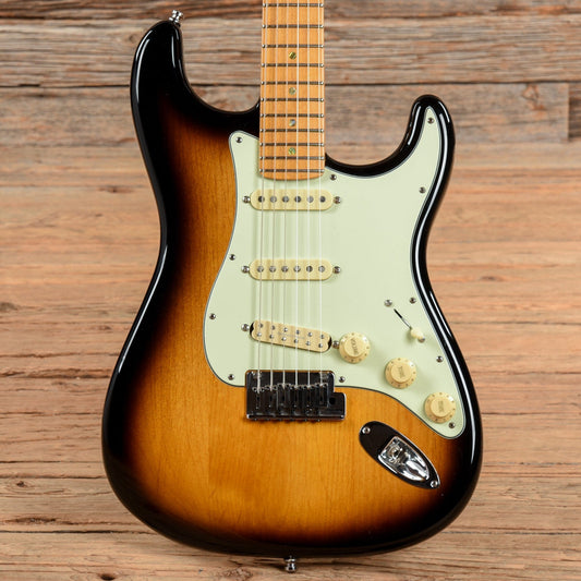 Fender American Deluxe Stratocaster Sunburst 2007 Electric Guitars / Solid Body