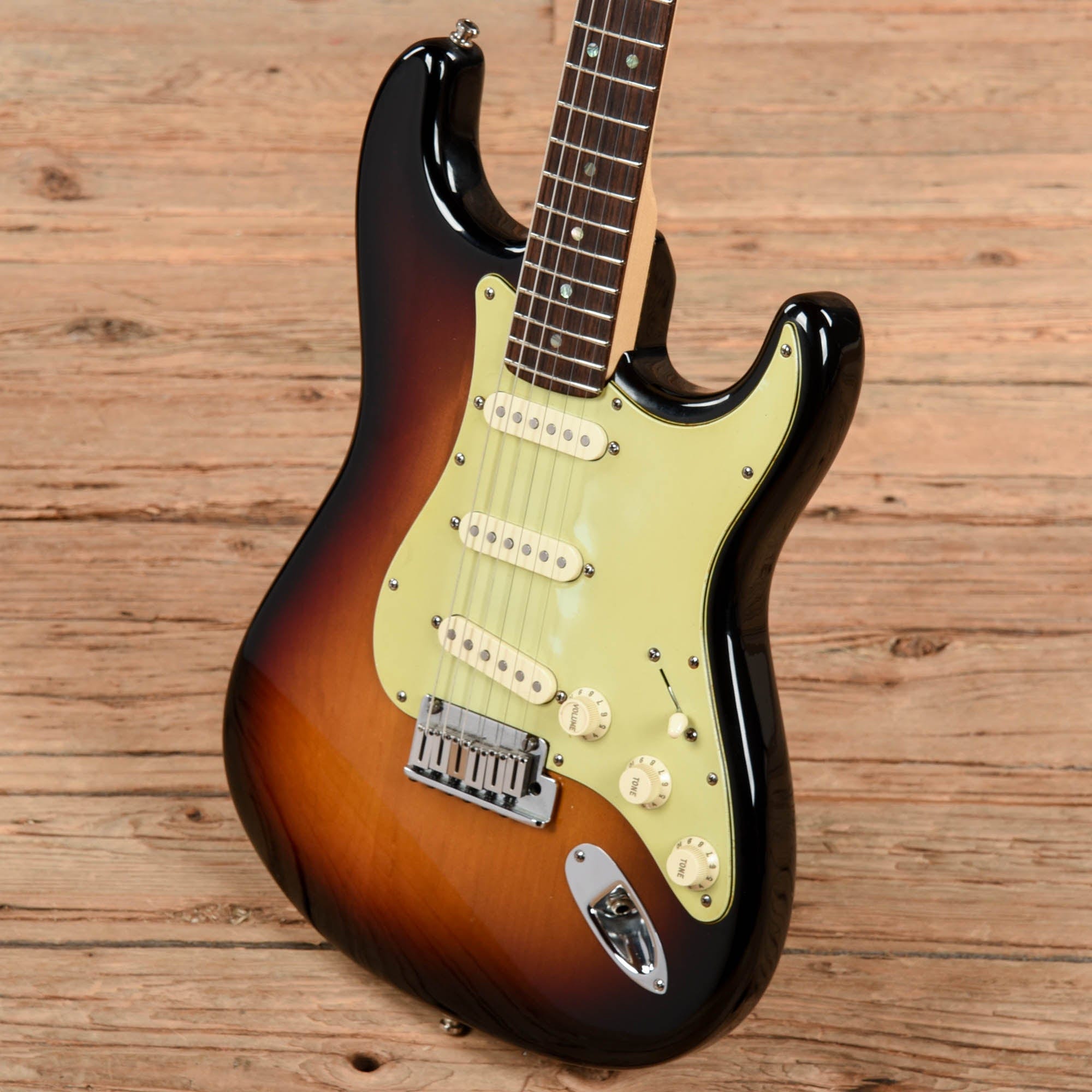 Fender American Deluxe Stratocaster Sunburst 2009 Electric Guitars / Solid Body