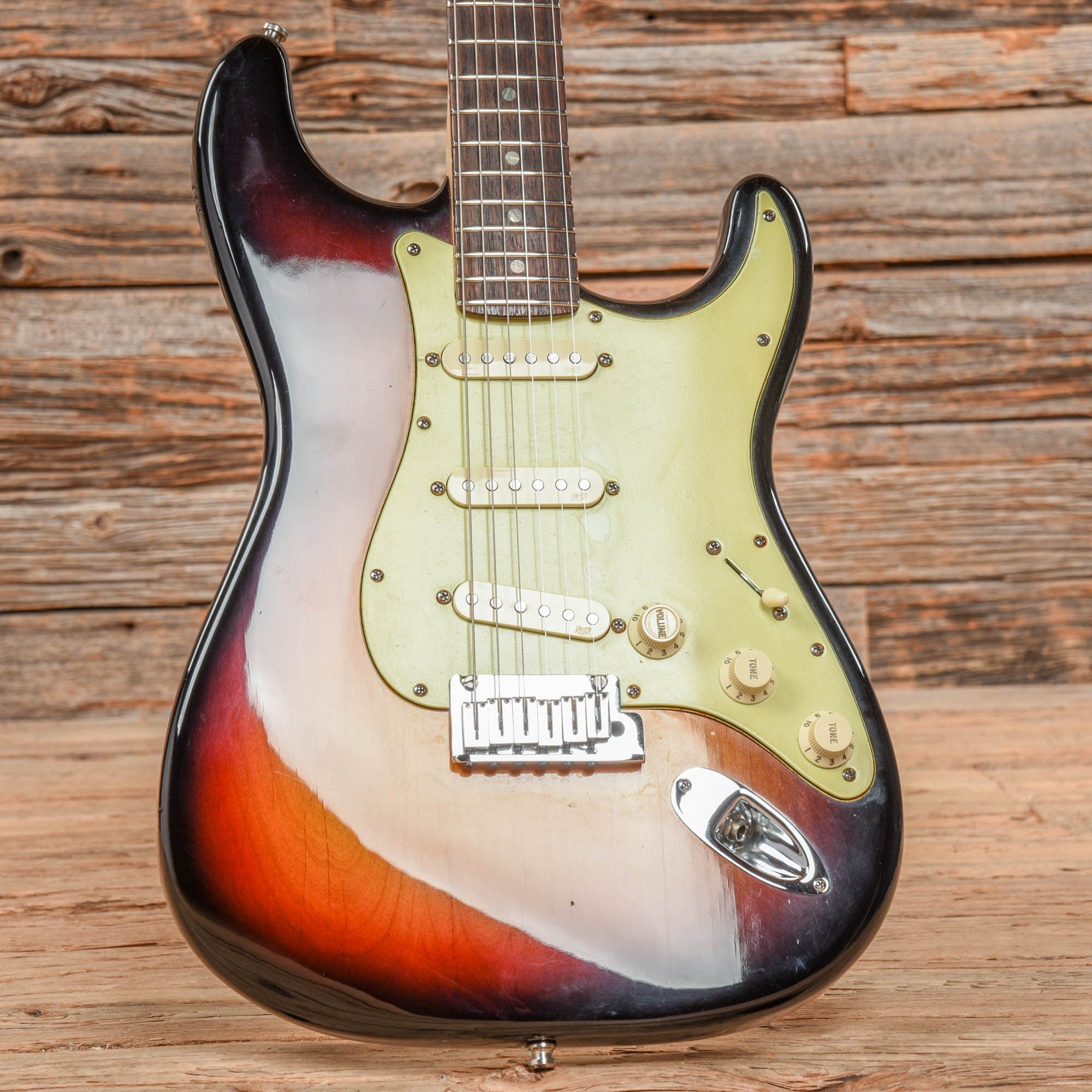 Fender American Deluxe Stratocaster Sunburst 2009 Electric Guitars / Solid Body