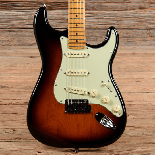 Fender American Deluxe Stratocaster Sunburst 2009 Electric Guitars / Solid Body