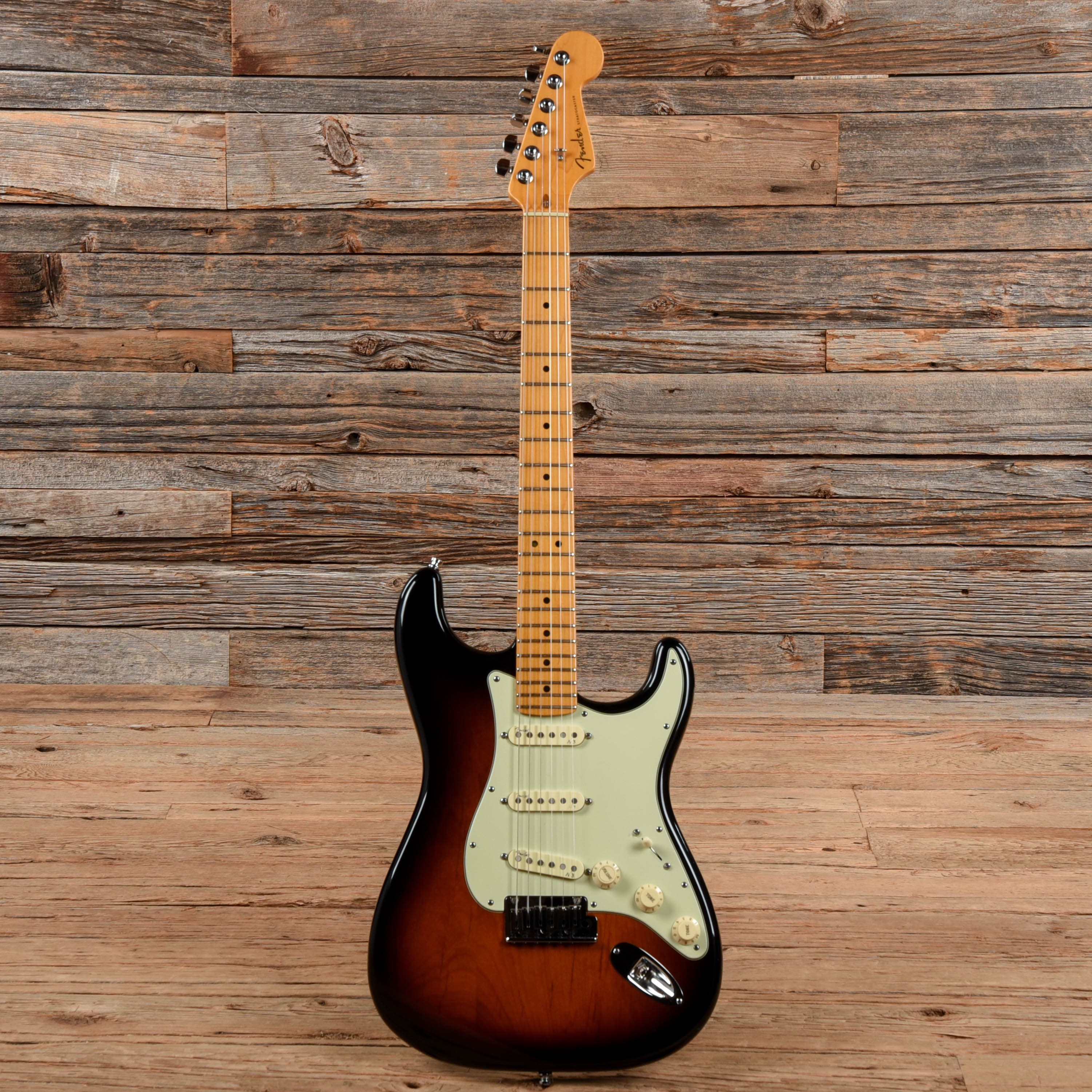 Fender American Deluxe Stratocaster Sunburst 2009 Electric Guitars / Solid Body