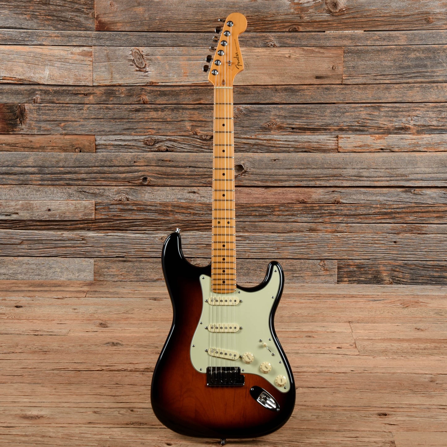 Fender American Deluxe Stratocaster Sunburst 2009 Electric Guitars / Solid Body