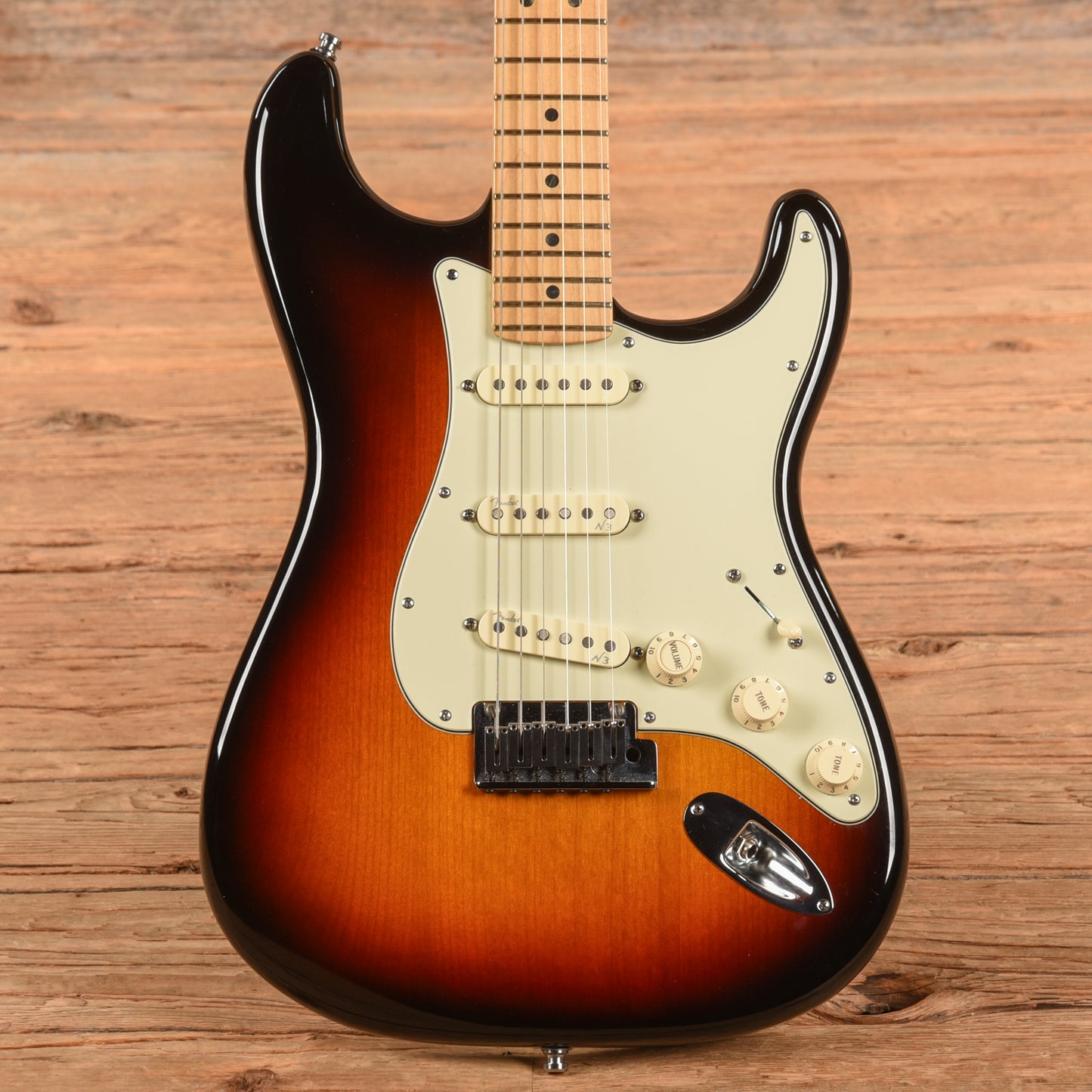 Fender American Deluxe Stratocaster Sunburst 2011 Electric Guitars / Solid Body