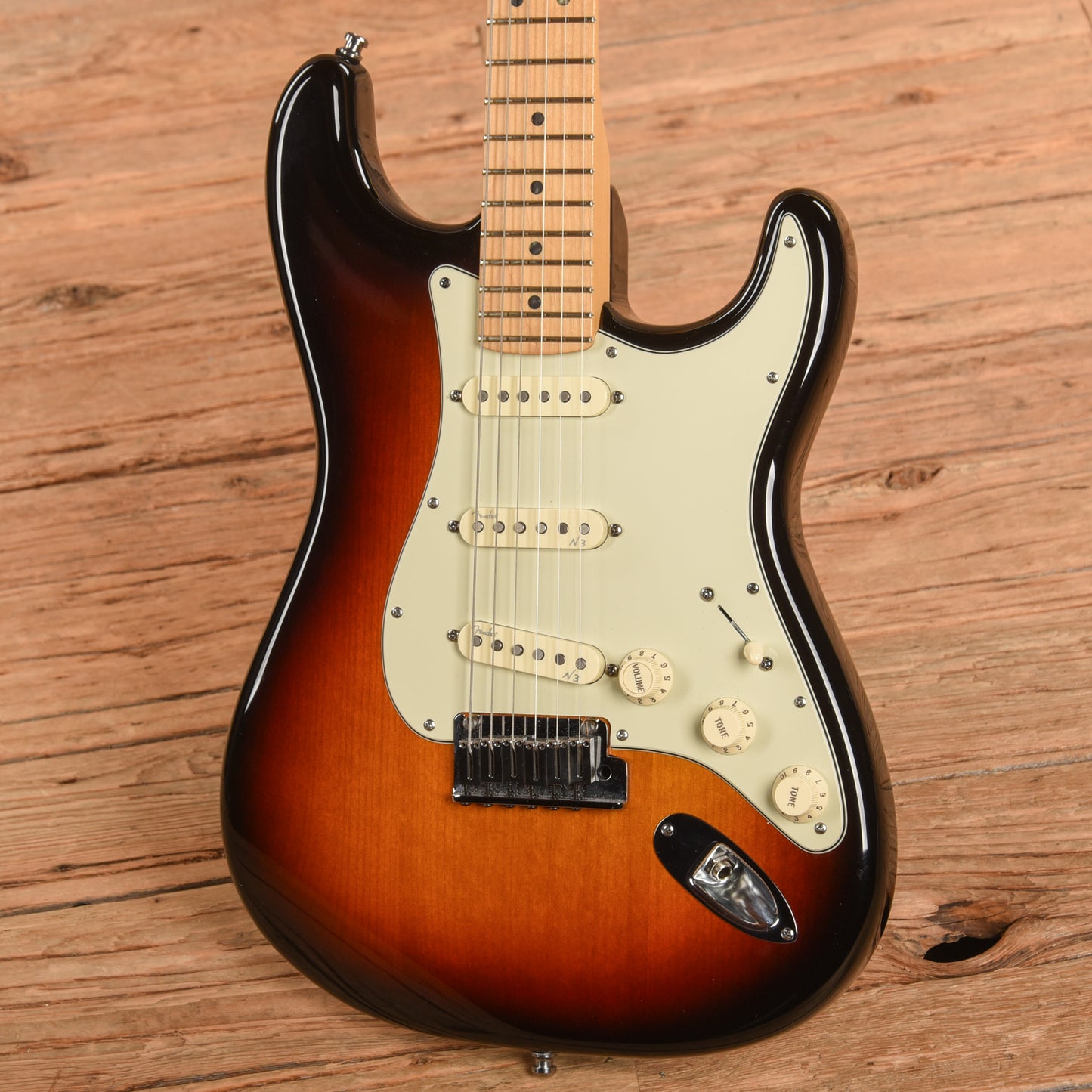 Fender American Deluxe Stratocaster Sunburst 2011 Electric Guitars / Solid Body