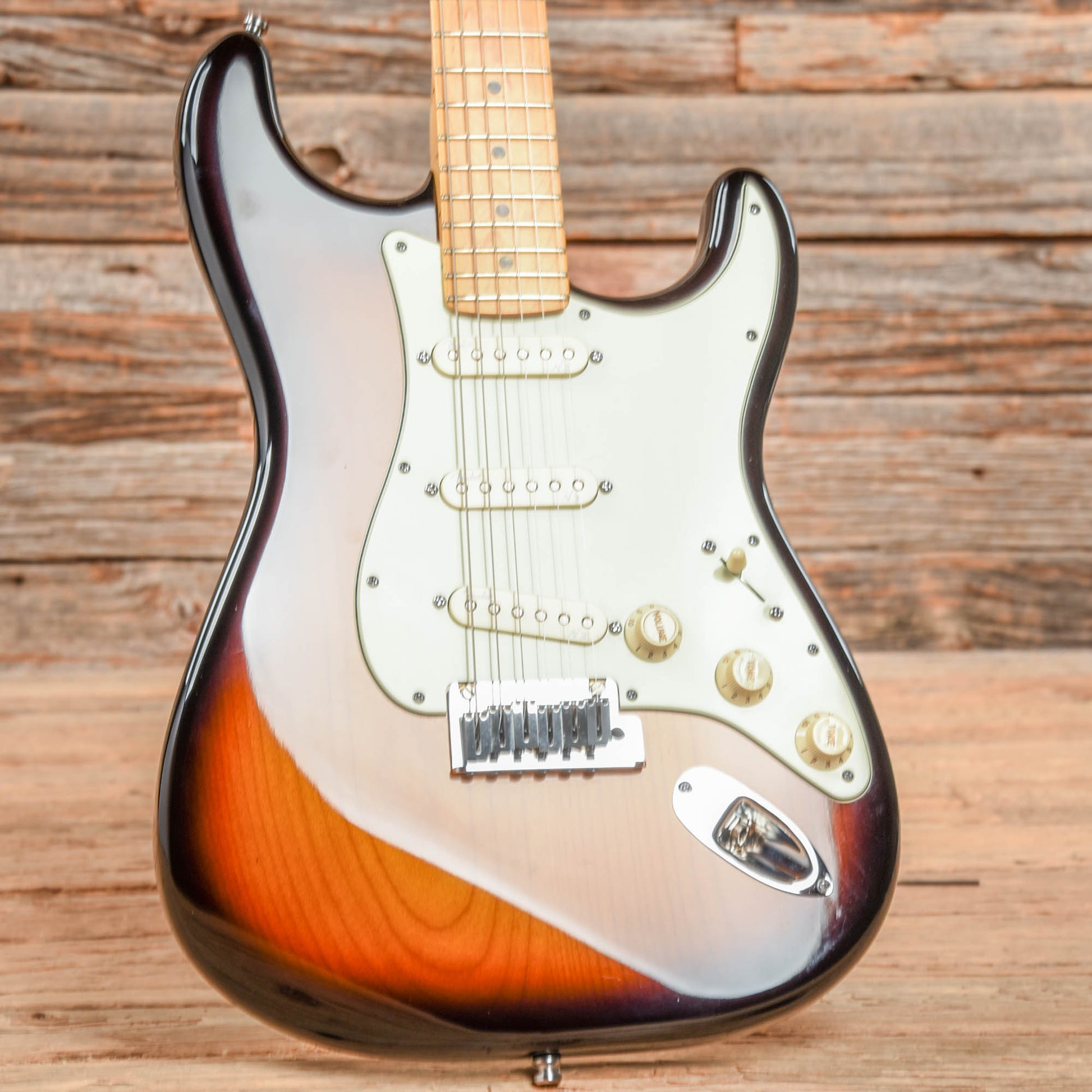 Fender American Deluxe Stratocaster Sunburst 2013 Electric Guitars / Solid Body