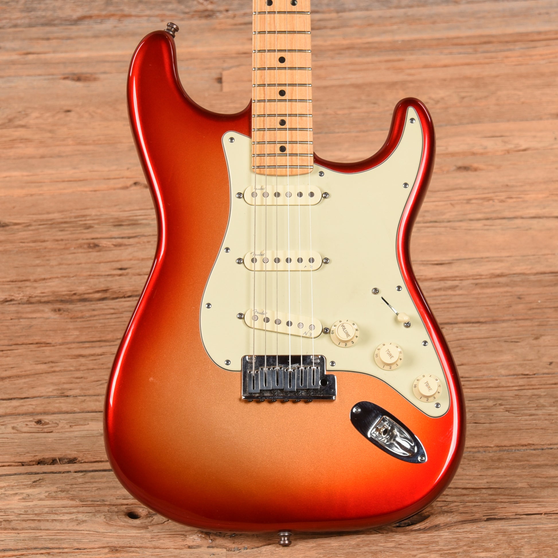 Fender American Deluxe Stratocaster Sunset Metallic 2011 Electric Guitars / Solid Body
