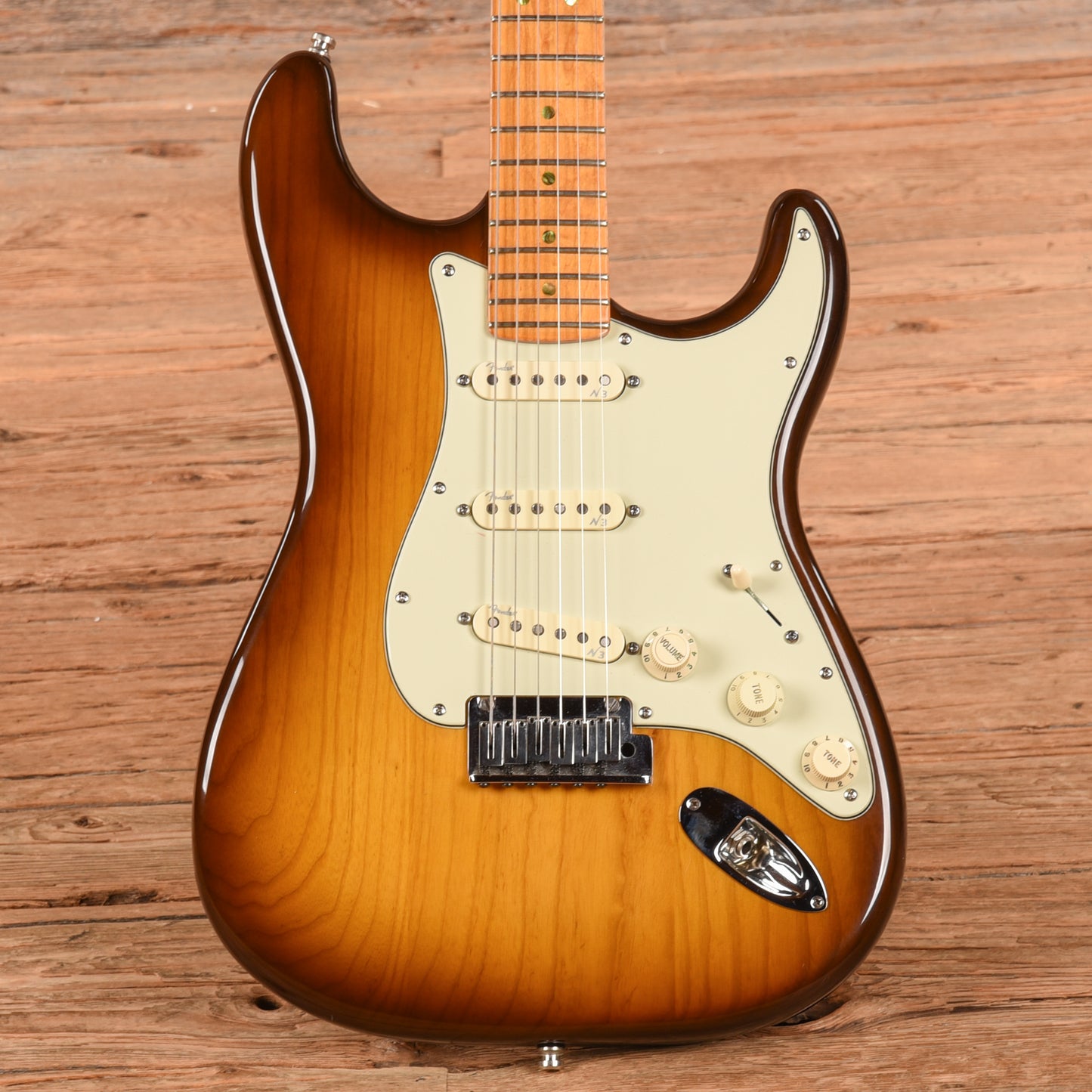 Fender American Deluxe Stratocaster Tobacco Sunburst 2006 Electric Guitars / Solid Body