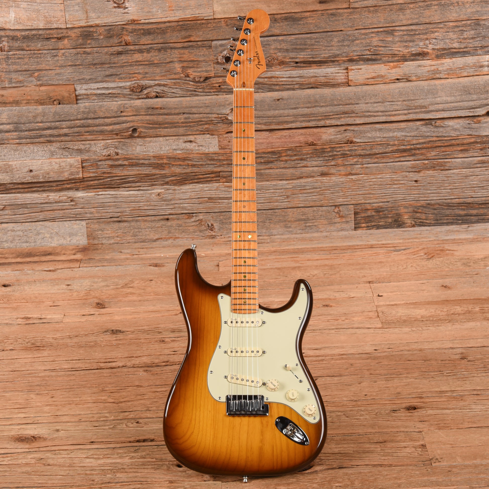 Fender American Deluxe Stratocaster Tobacco Sunburst 2006 Electric Guitars / Solid Body