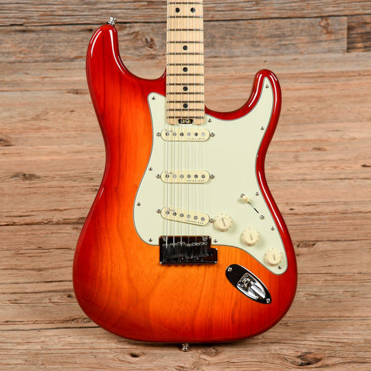 Fender American Elite Stratocaster Cherry Sunburst 2016 Electric Guitars / Solid Body