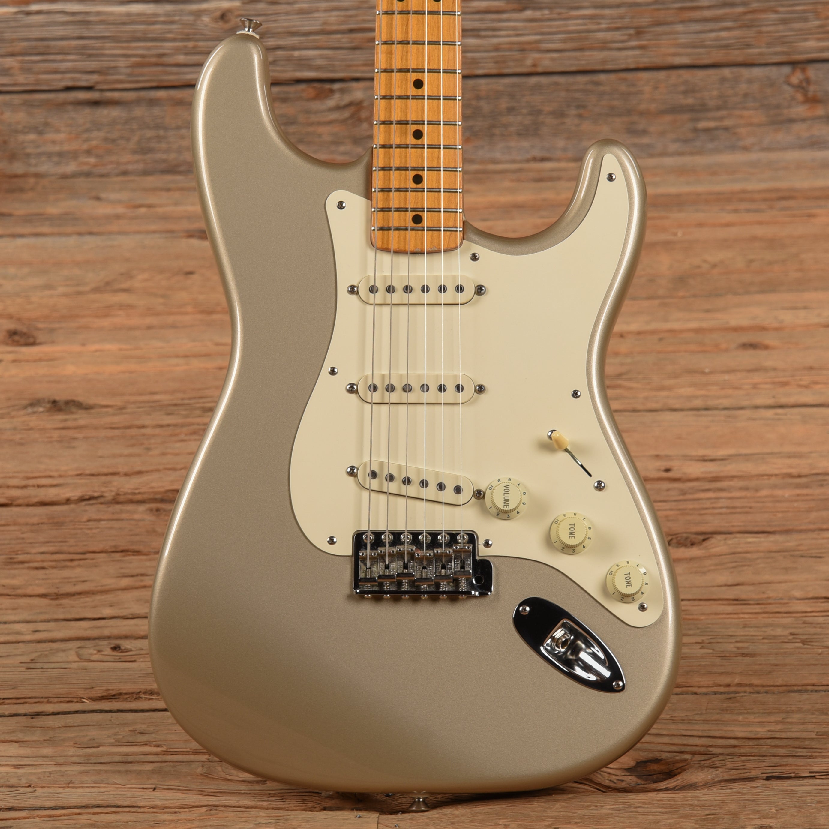 Fender American Vintage 57 Stratocaster Shoreline Gold 1997 Electric Guitars / Solid Body