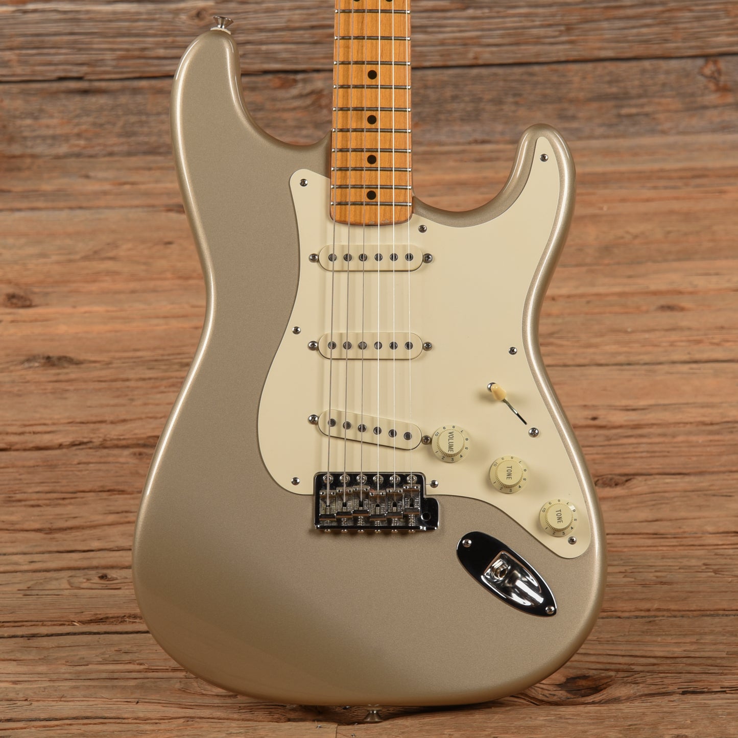 Fender American Vintage 57 Stratocaster Shoreline Gold 1997 Electric Guitars / Solid Body