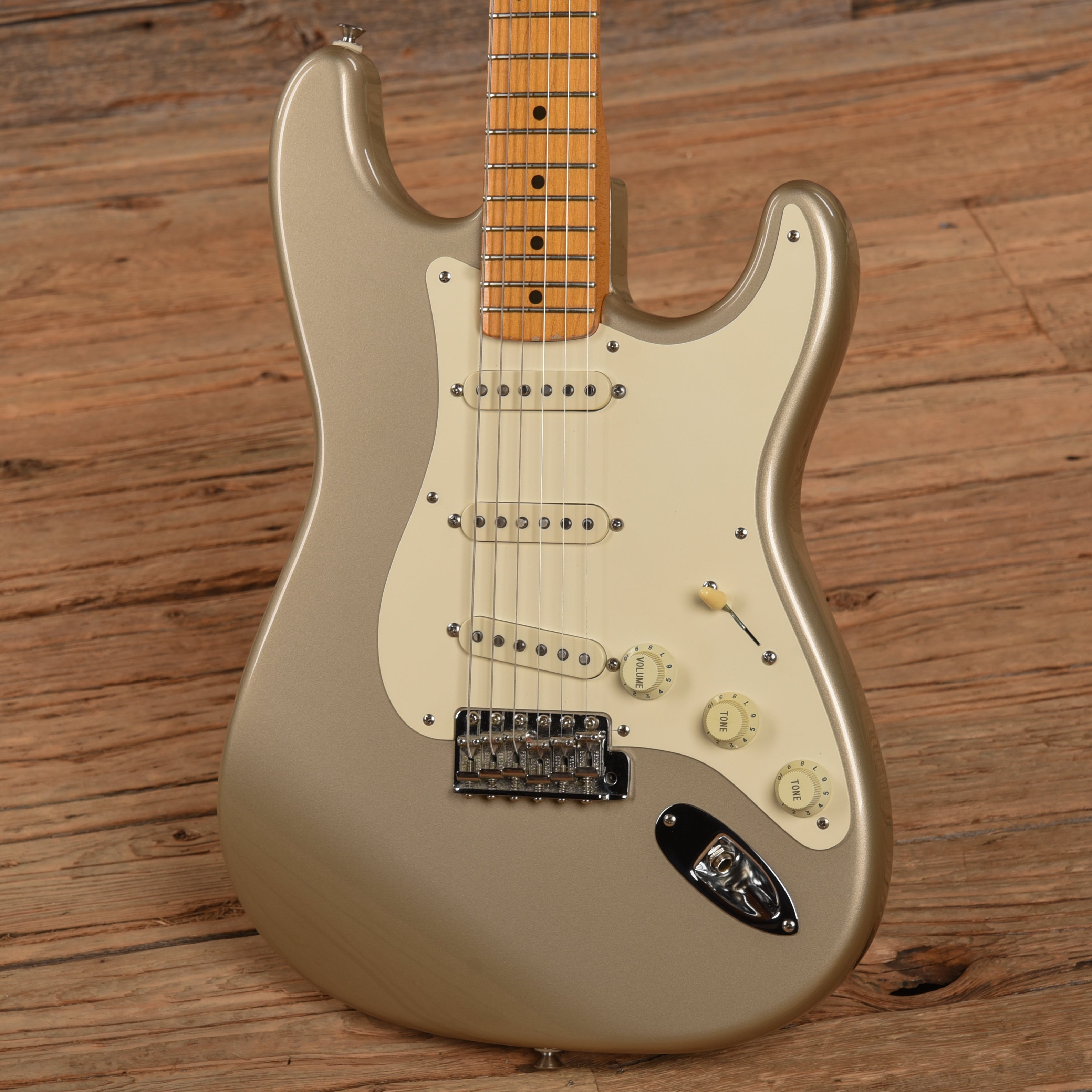 Fender American Vintage 57 Stratocaster Shoreline Gold 1997 Electric Guitars / Solid Body