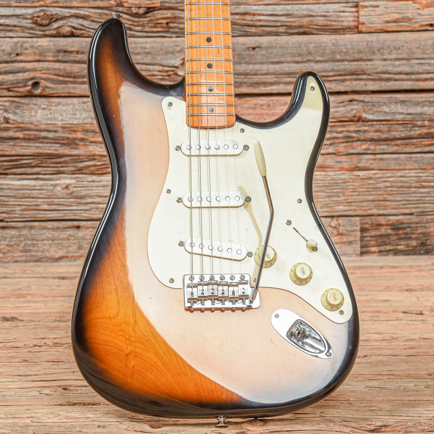 Fender American Vintage 57 Stratocaster Sunburst 1997 Electric Guitars / Solid Body