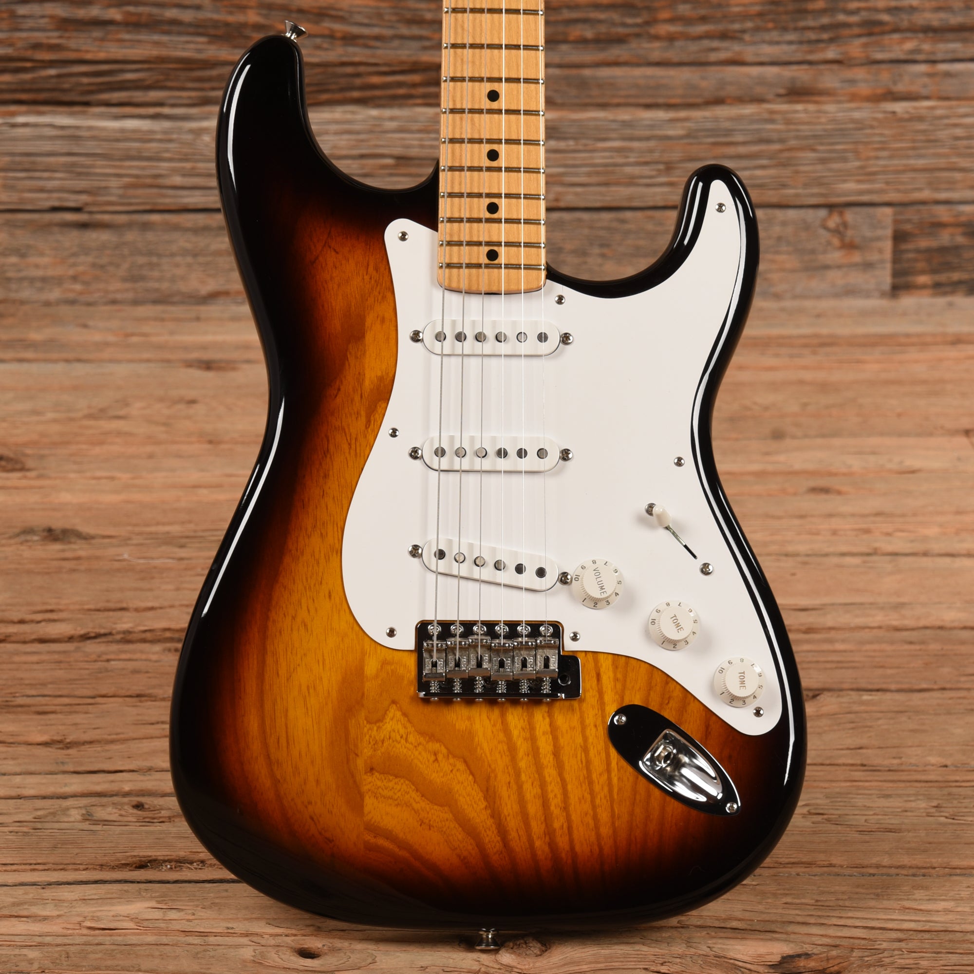 Fender American Vintage Thin Skin 54 Stratocaster 2-Color Sunburst 2012 Electric Guitars / Solid Body