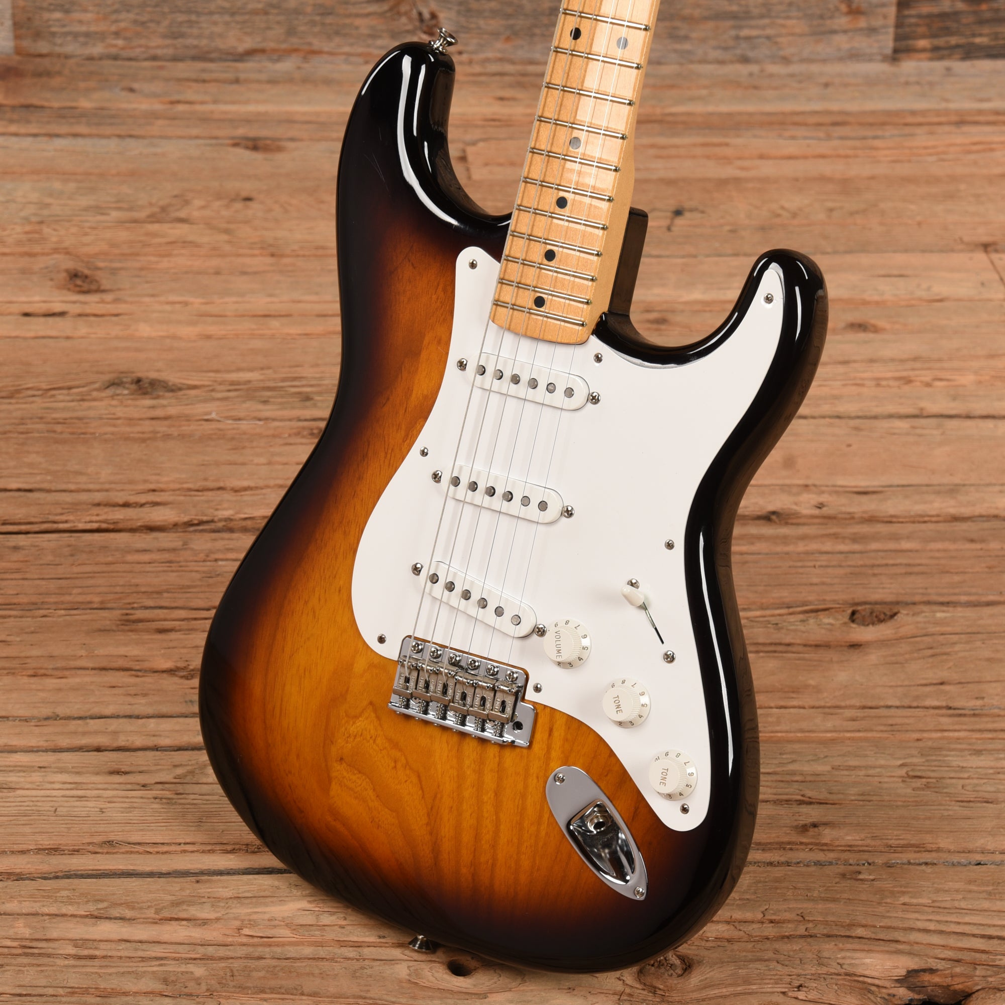 Fender American Vintage Thin Skin 54 Stratocaster 2-Color Sunburst 2012 Electric Guitars / Solid Body