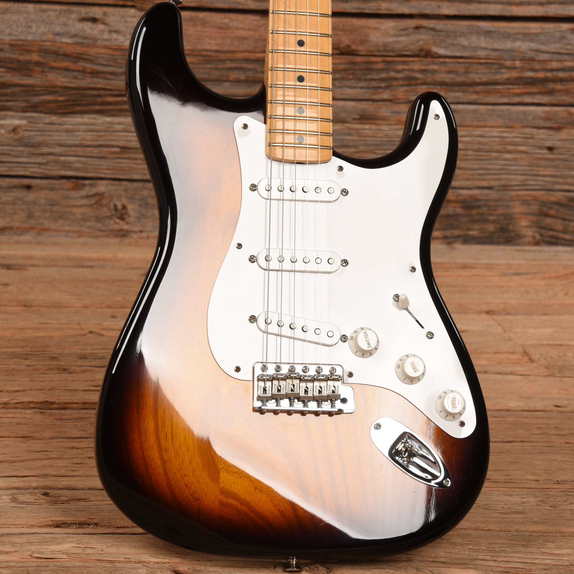 Fender American Vintage Thin Skin 54 Stratocaster 2-Color Sunburst 2012 Electric Guitars / Solid Body