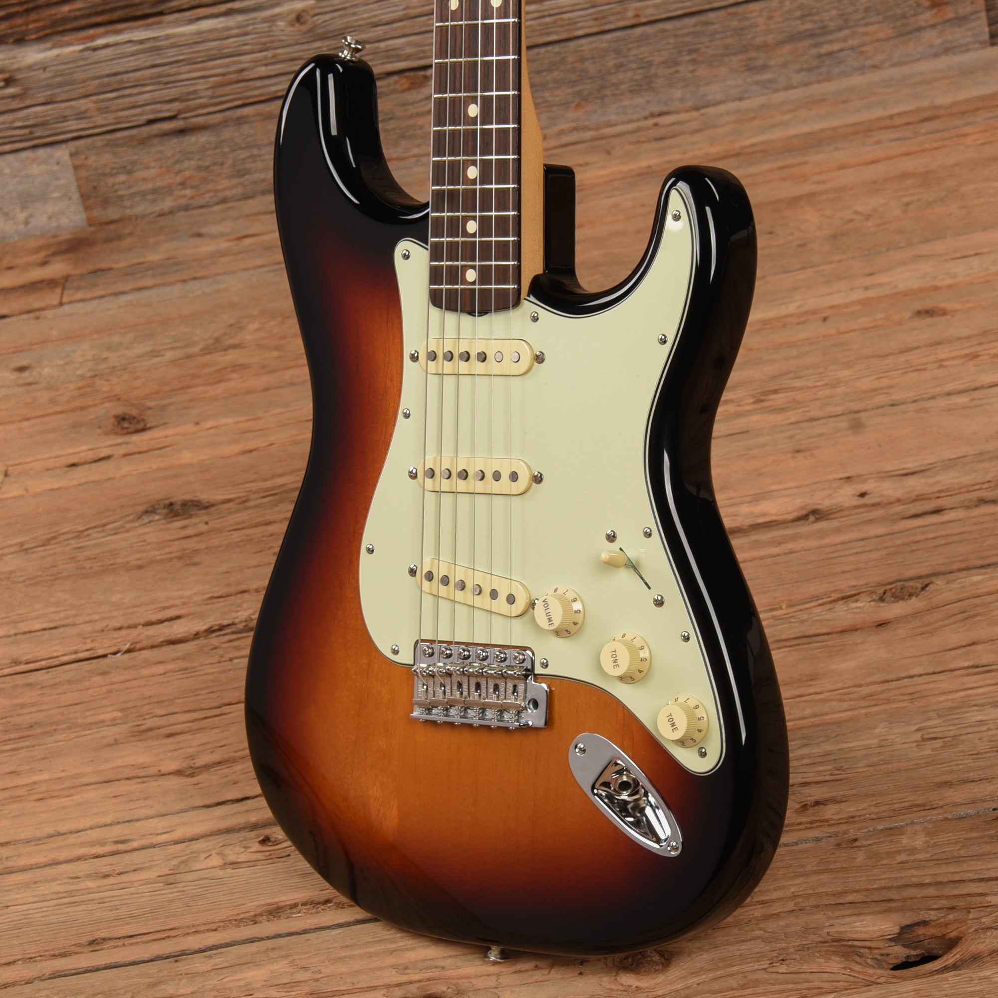 Fender Classic Series '60s Stratocaster Sunburst 2016 Electric Guitars / Solid Body