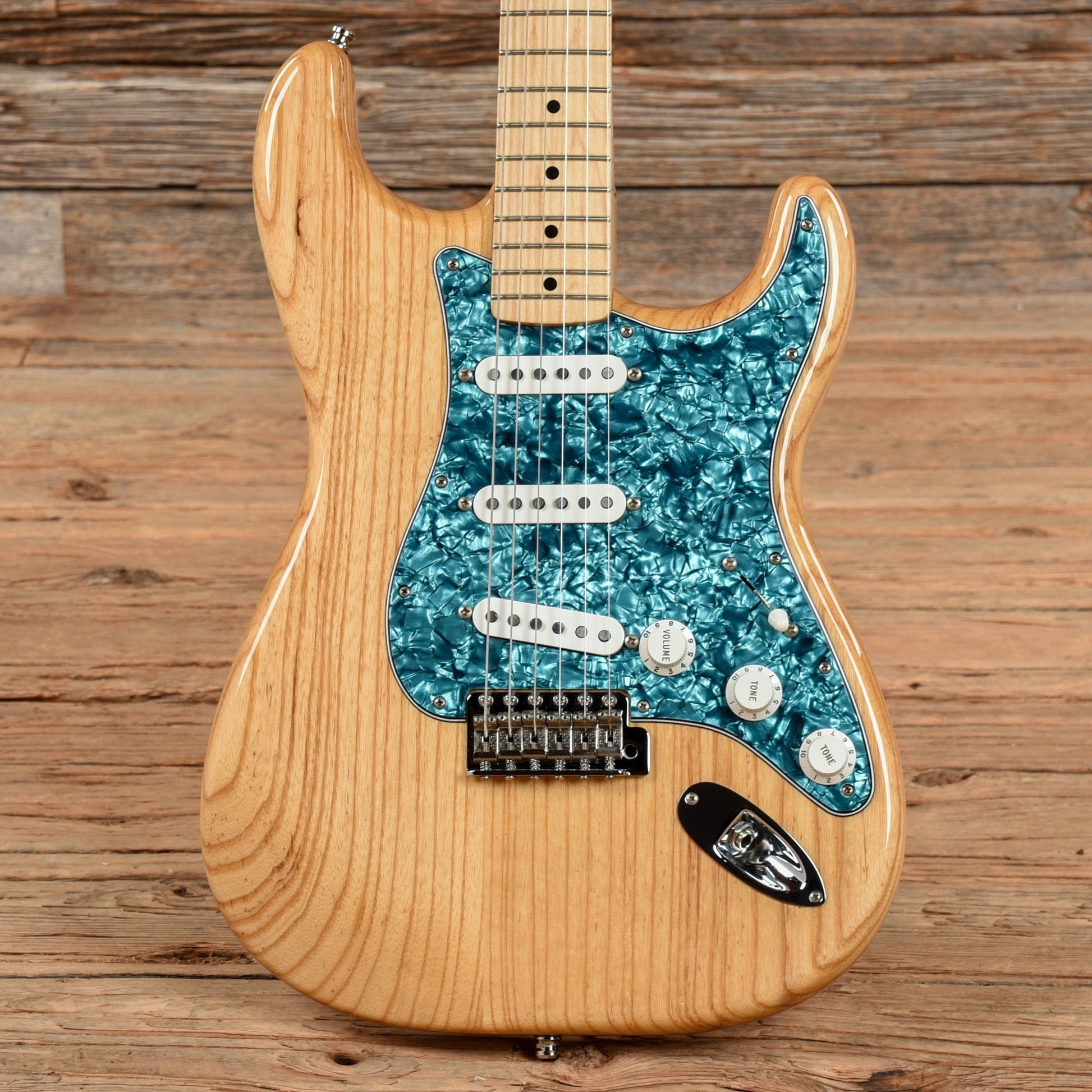 Fender Classic Series 70s Stratocaster Natural 2017 Electric Guitars / Solid Body